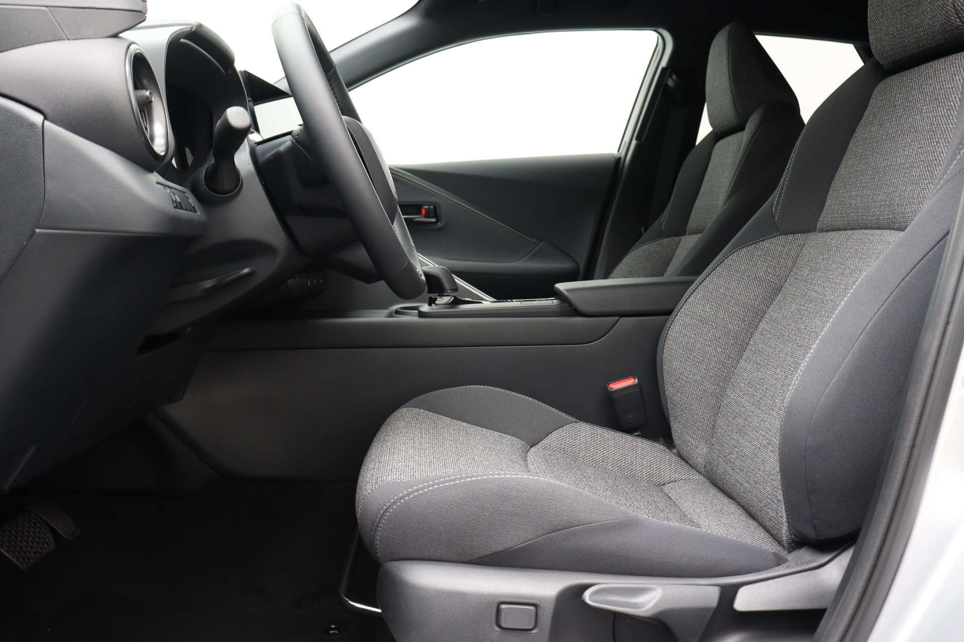 TOYOTA C-HR 1.8 HEV Swiss Edition-image-5