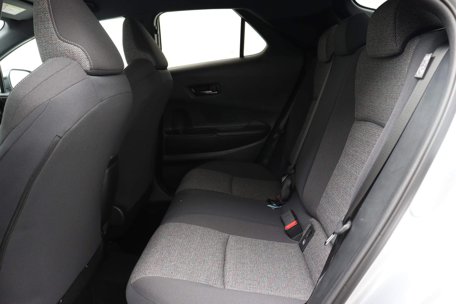TOYOTA C-HR 1.8 HEV Swiss Edition-image-9