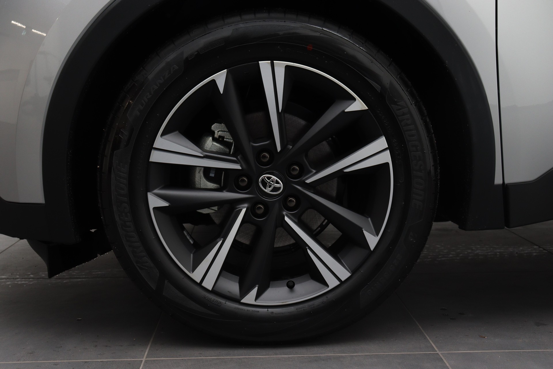 TOYOTA C-HR 1.8 HEV Swiss Edition-image-4