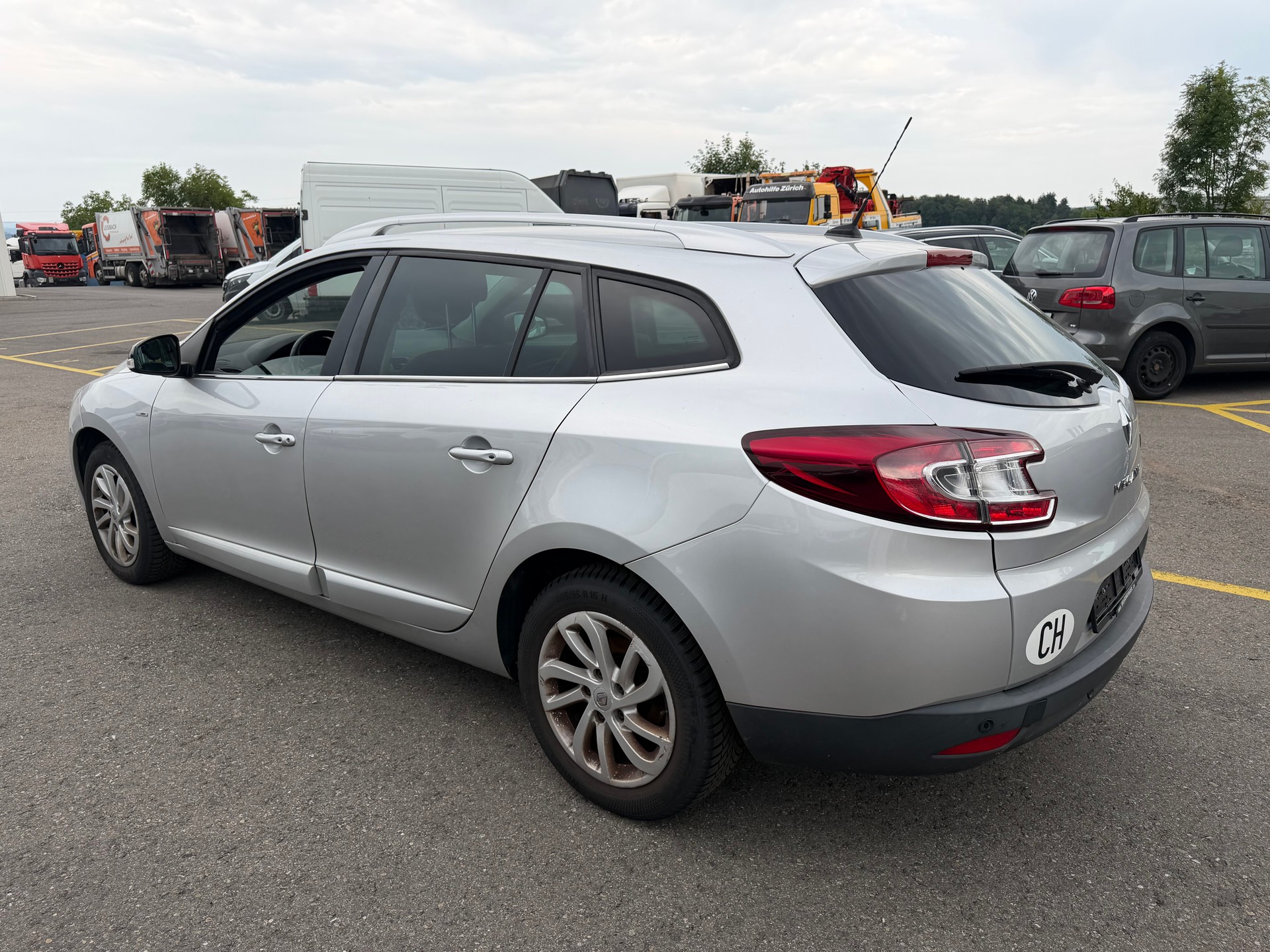 RENAULT Mégane Grandtour 1.2 16V Turbo Bose EDC-image-5
