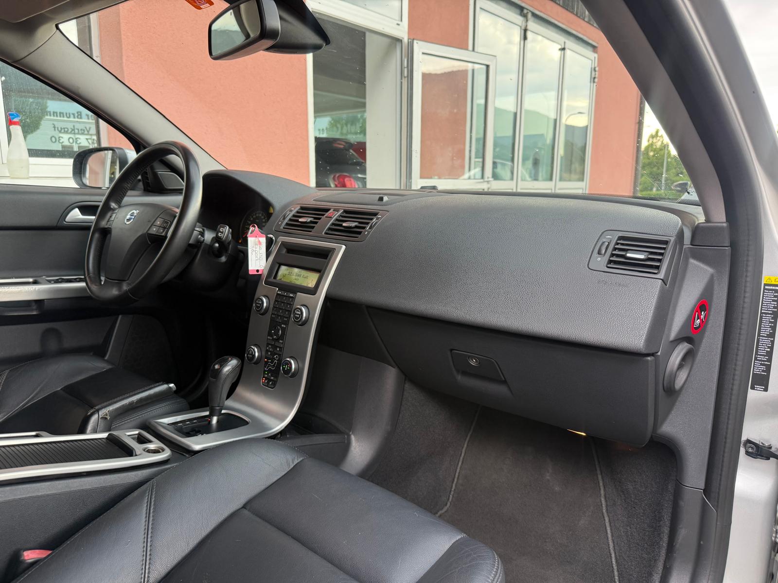 VOLVO V50 2.0D Powershift-image-7