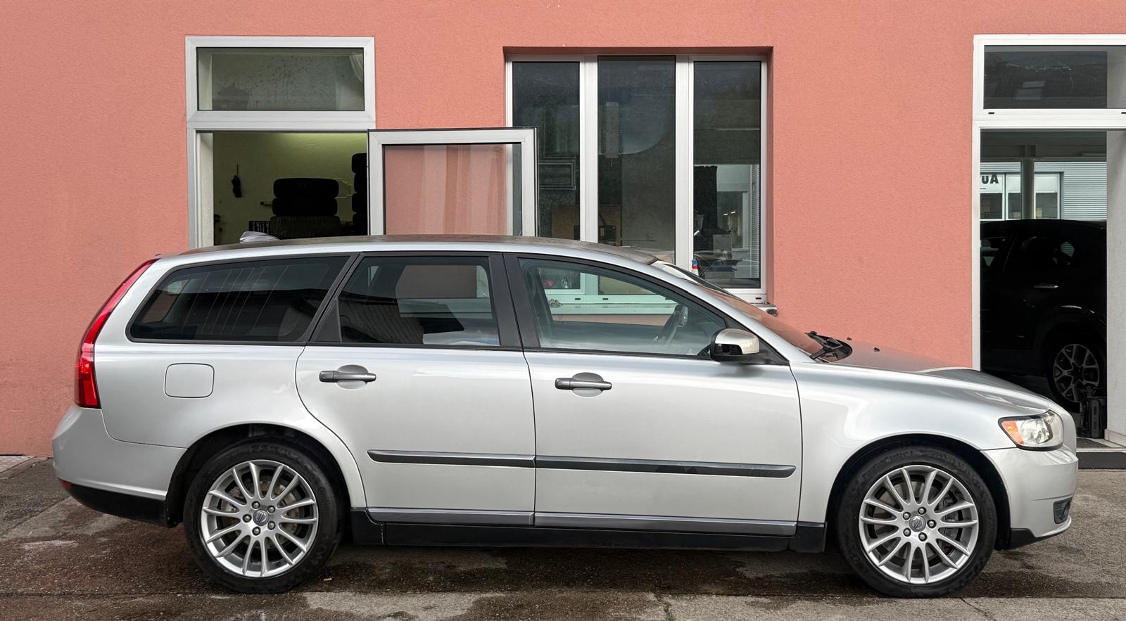 VOLVO V50 2.0D Powershift-image-2