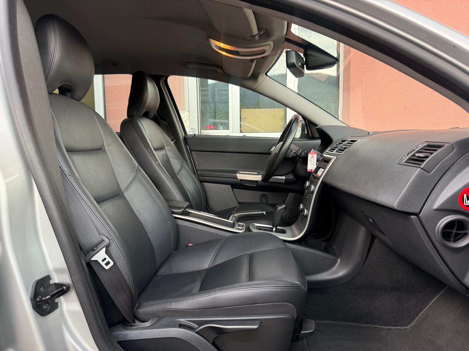 VOLVO V50 2.0D Powershift-image-8