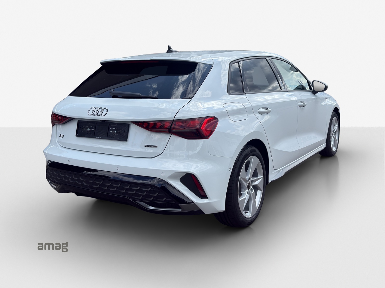 AUDI A3 Sportback TFSI 150 kW quattro S line S tronic-image-4
