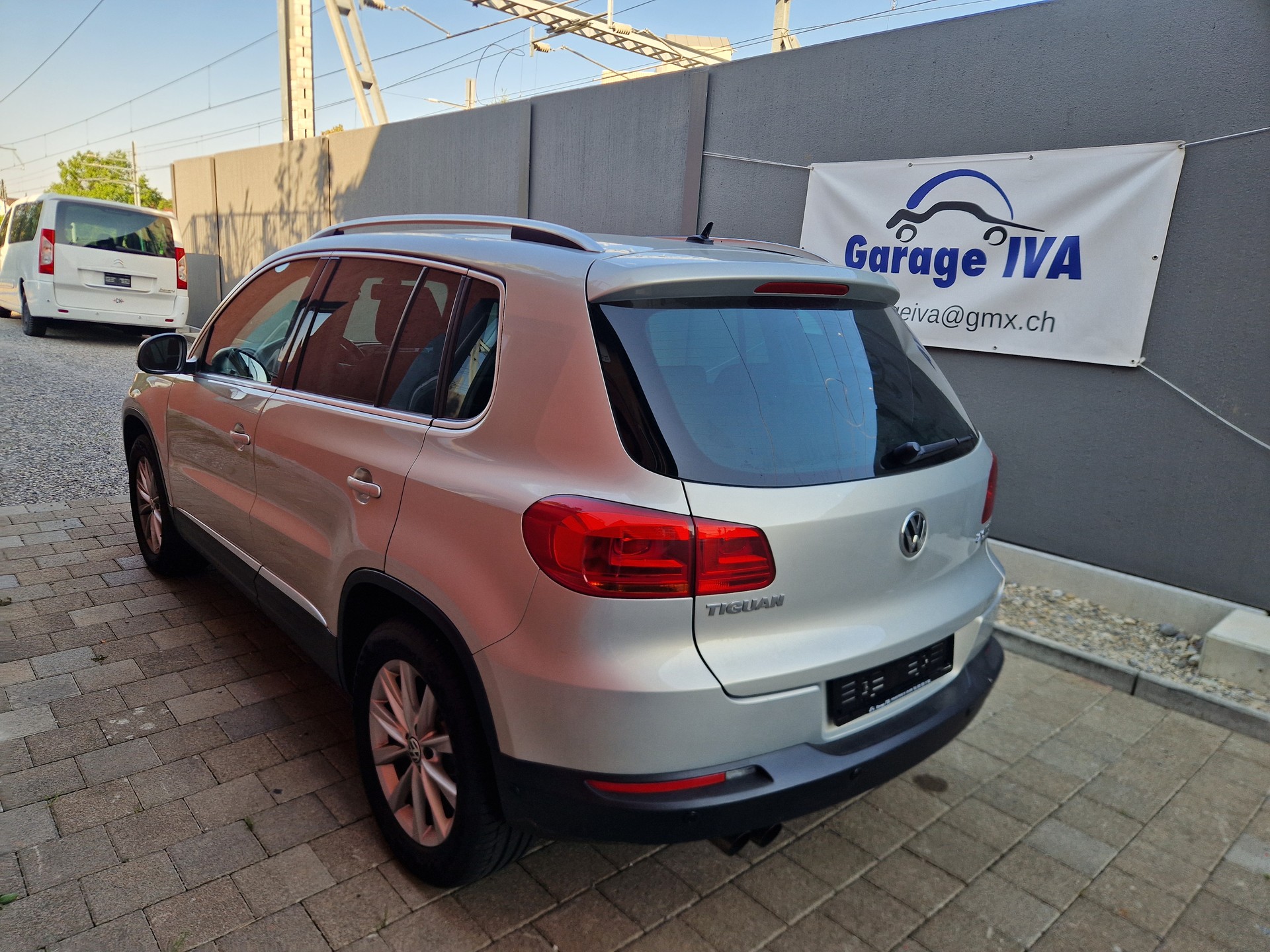 VW Tiguan 2.0 TDI BlueMotion Sport&Style 4Motion-image-3