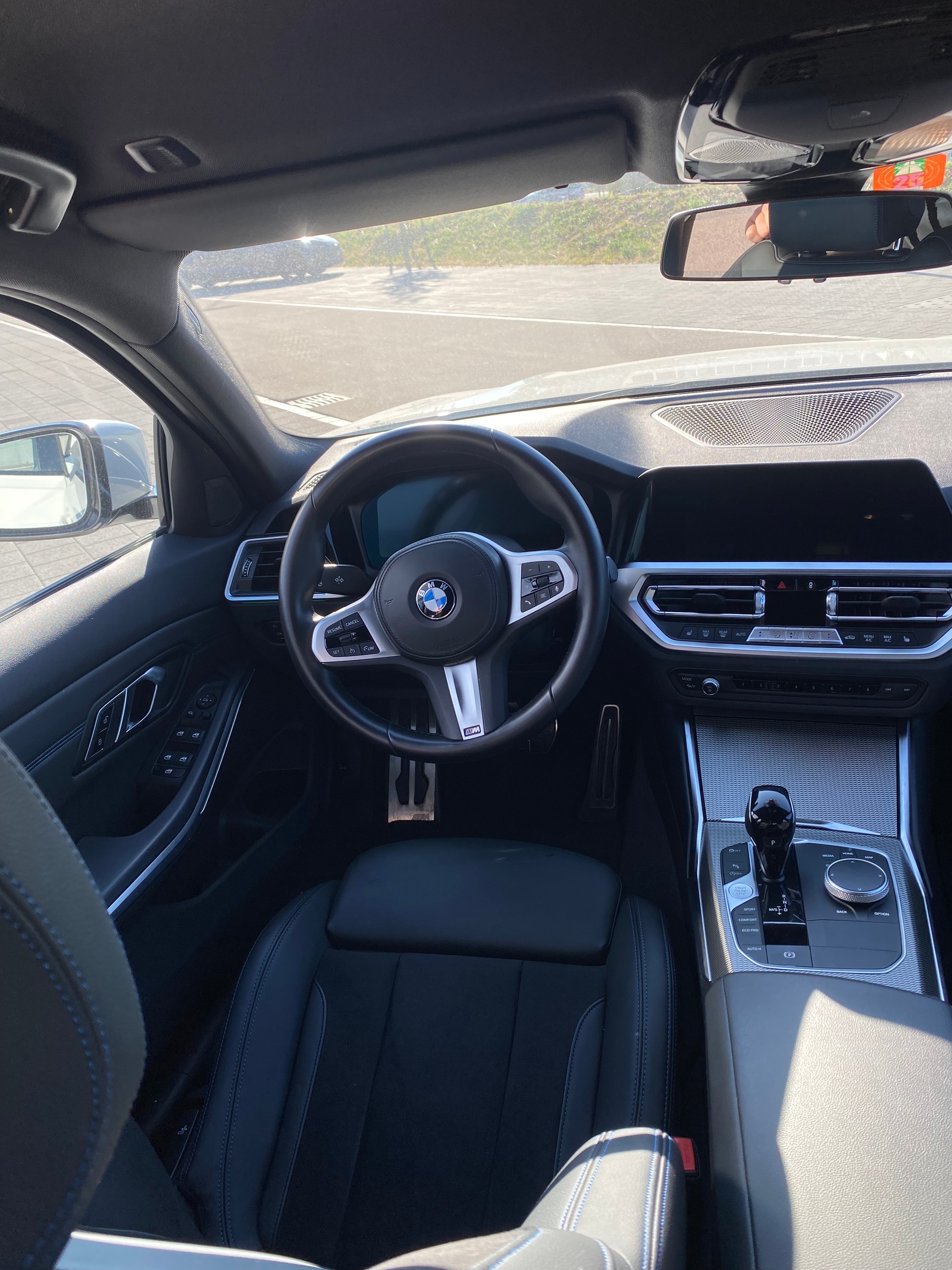 BMW 318i-image-5