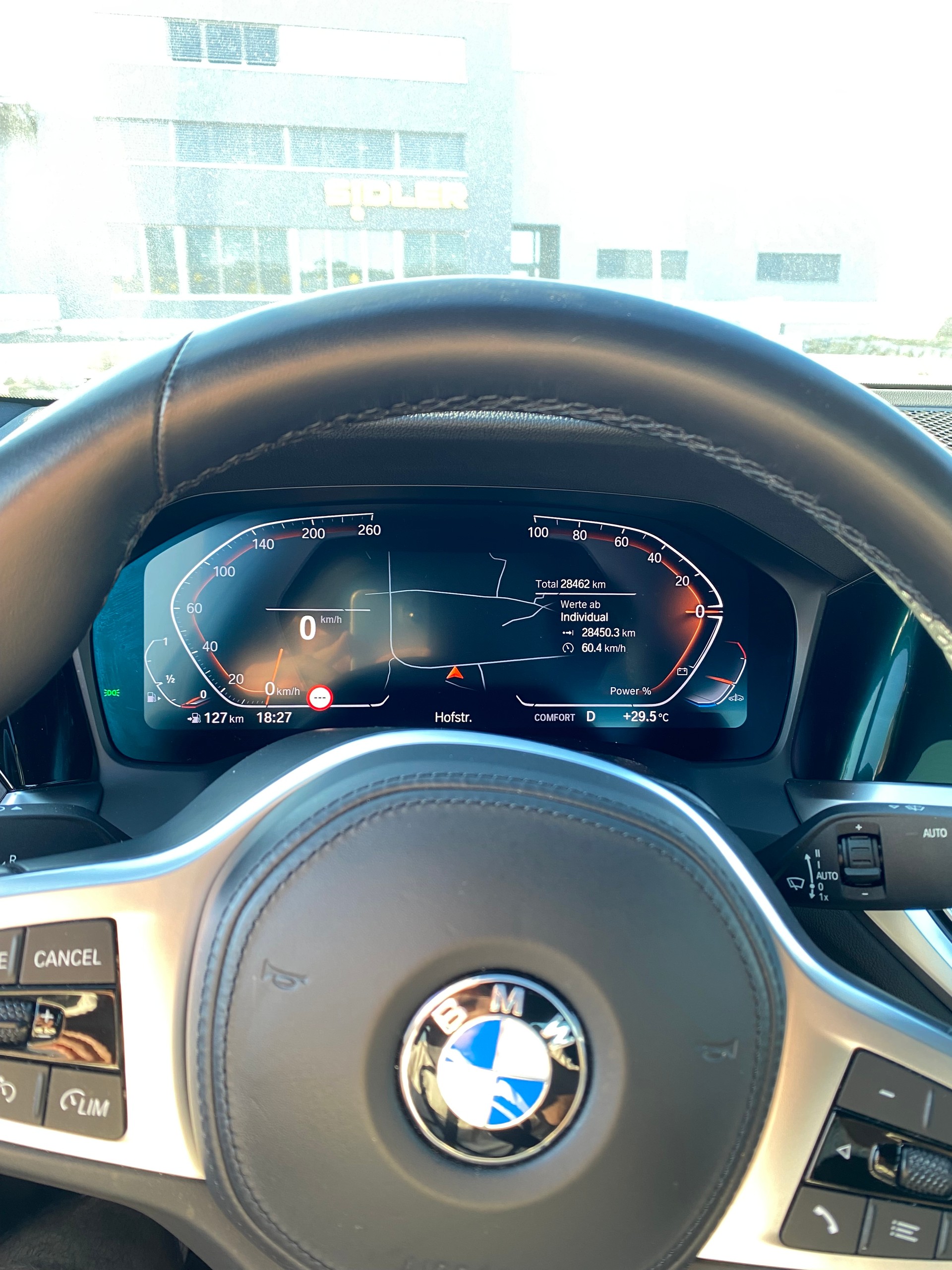 BMW 318i-image-3