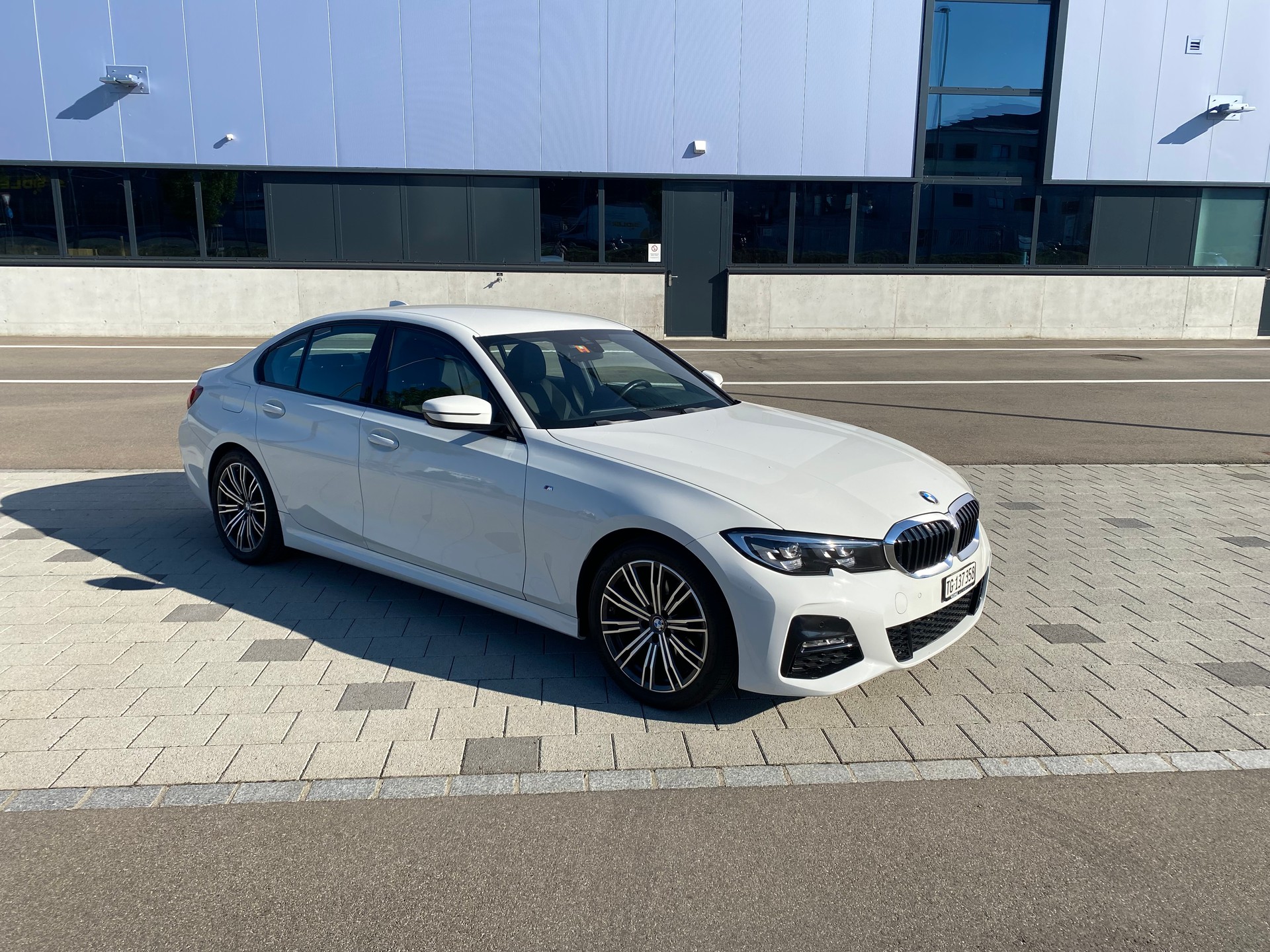 BMW 318i-image-0