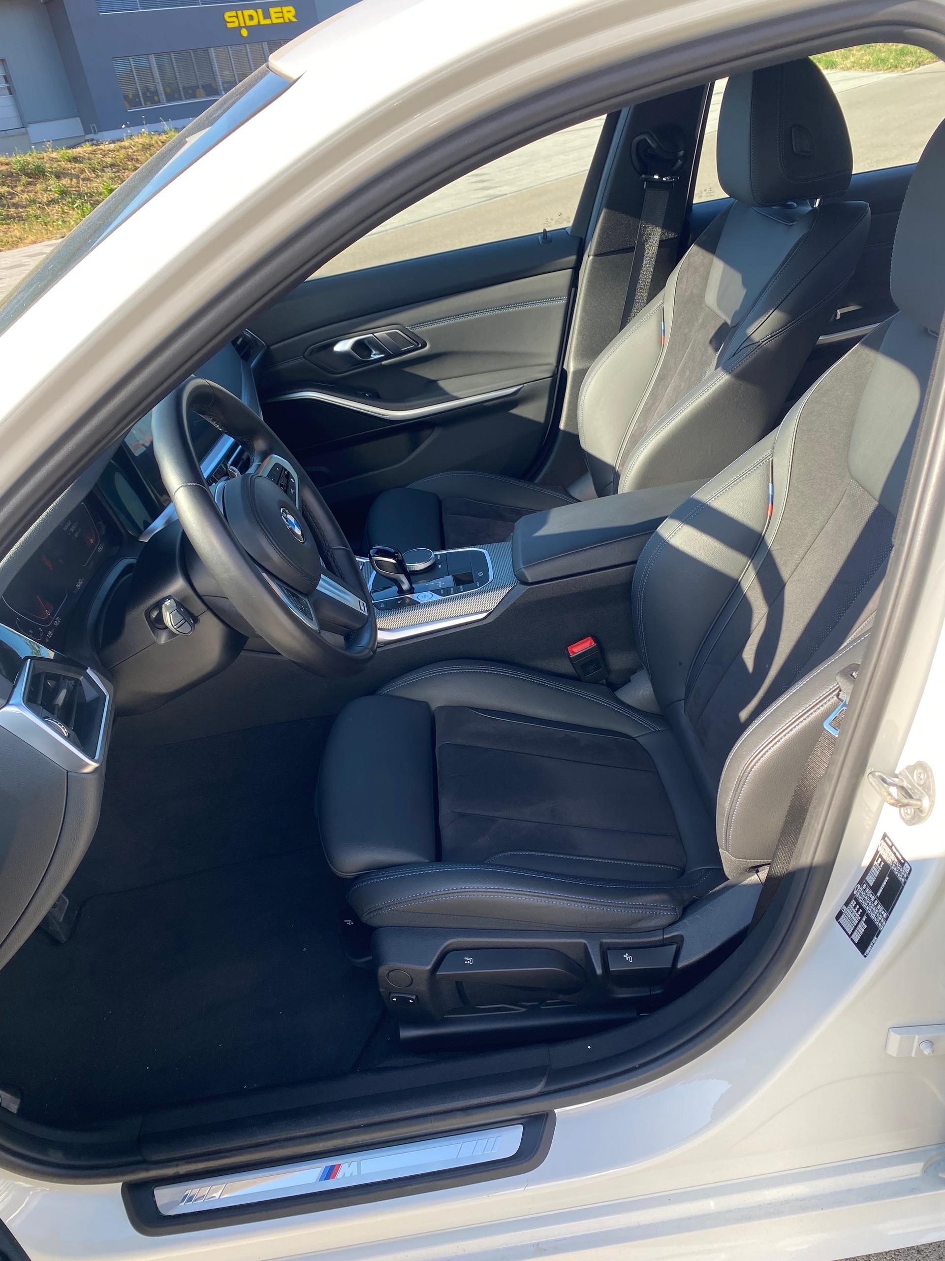 BMW 318i-image-4