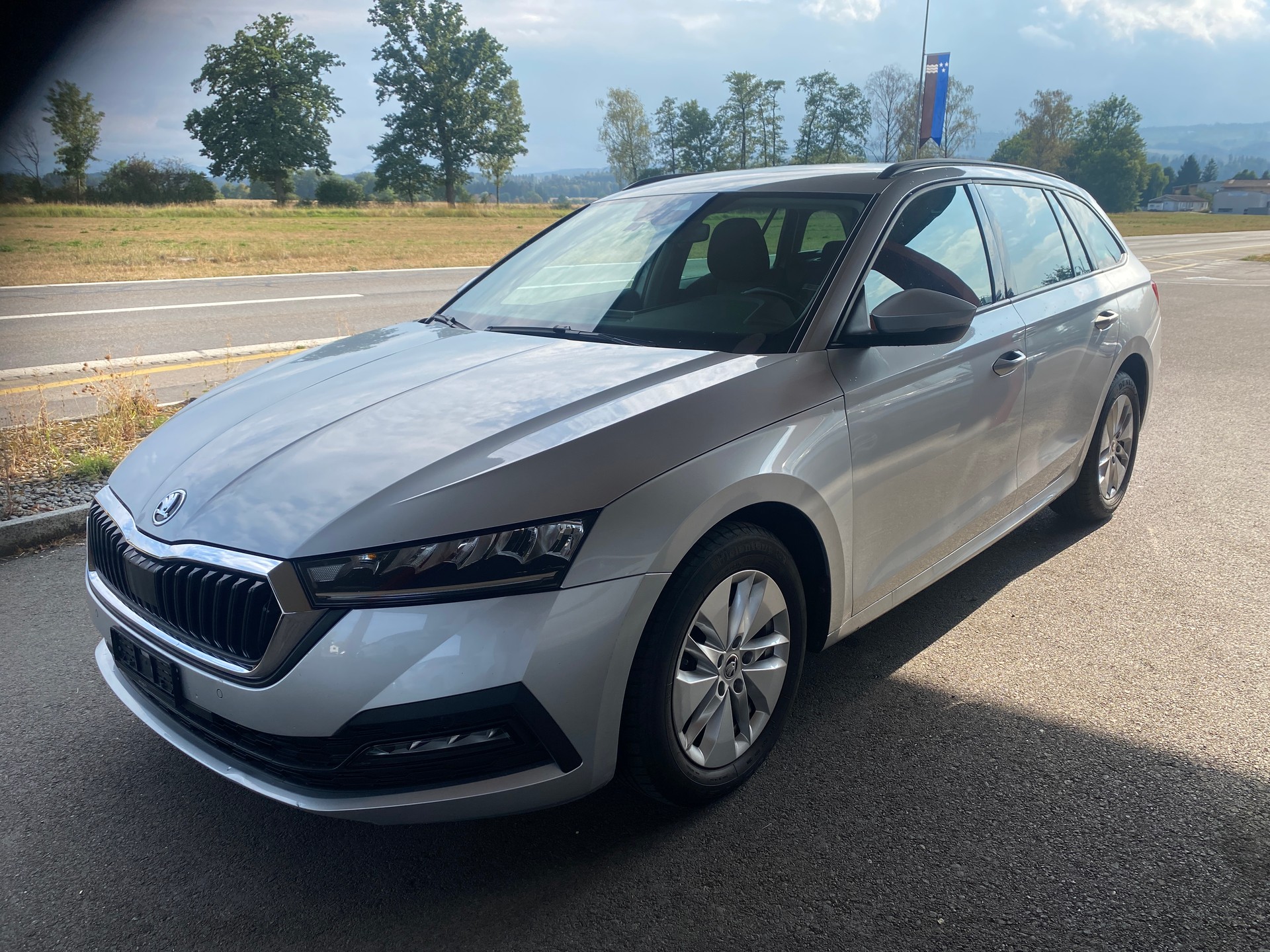 SKODA Octavia Combi 2.0 TDI DSG Ambition-image-1
