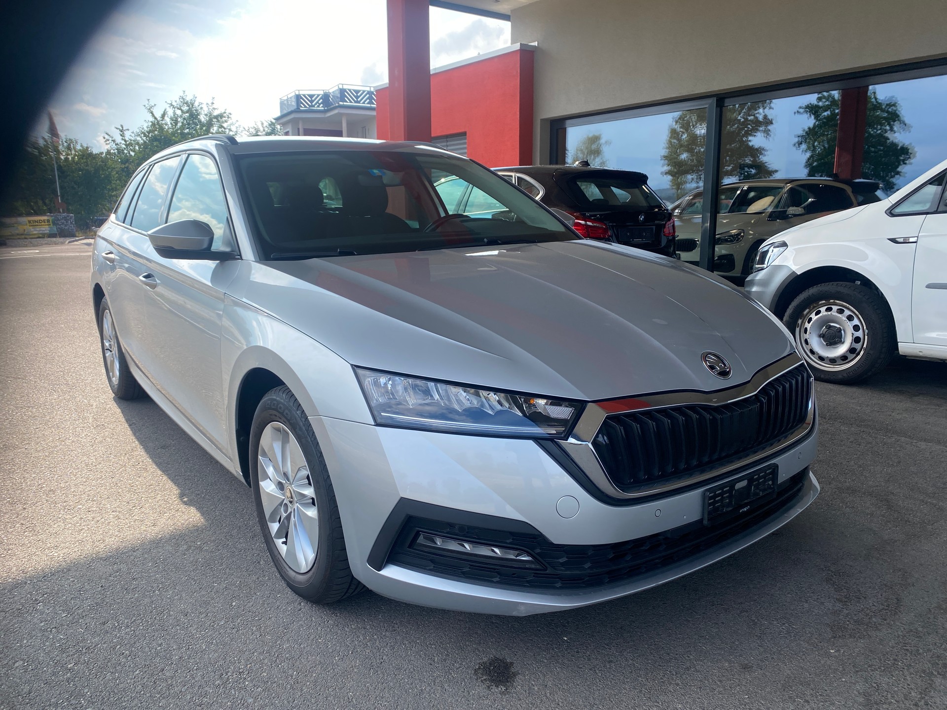 SKODA Octavia Combi 2.0 TDI DSG Ambition-image-0