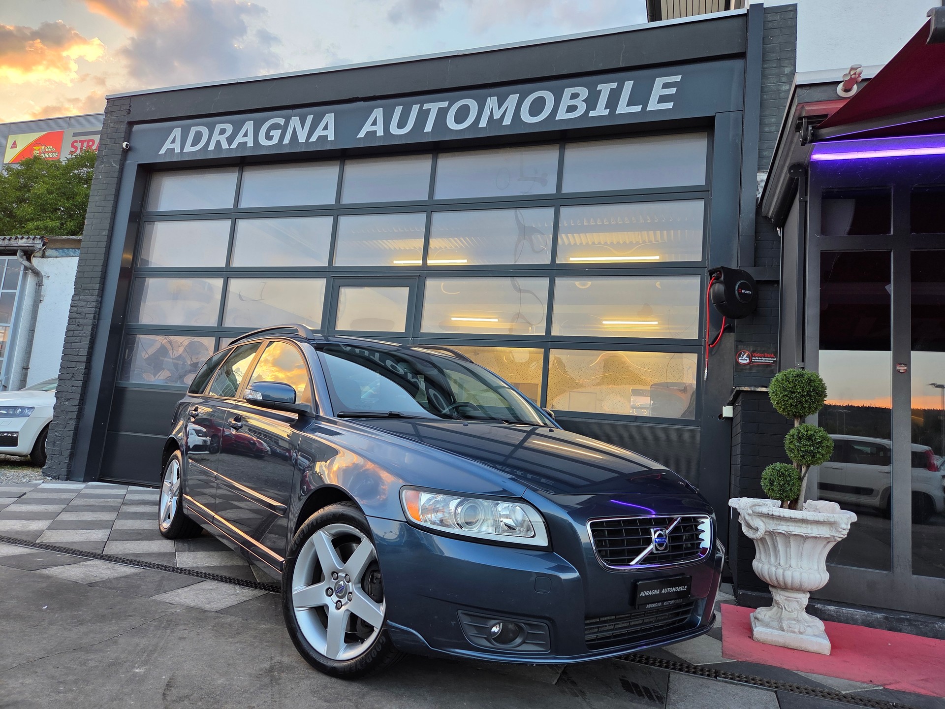 VOLVO V50 2.0D Kinetic Powershift-showroom-element-1