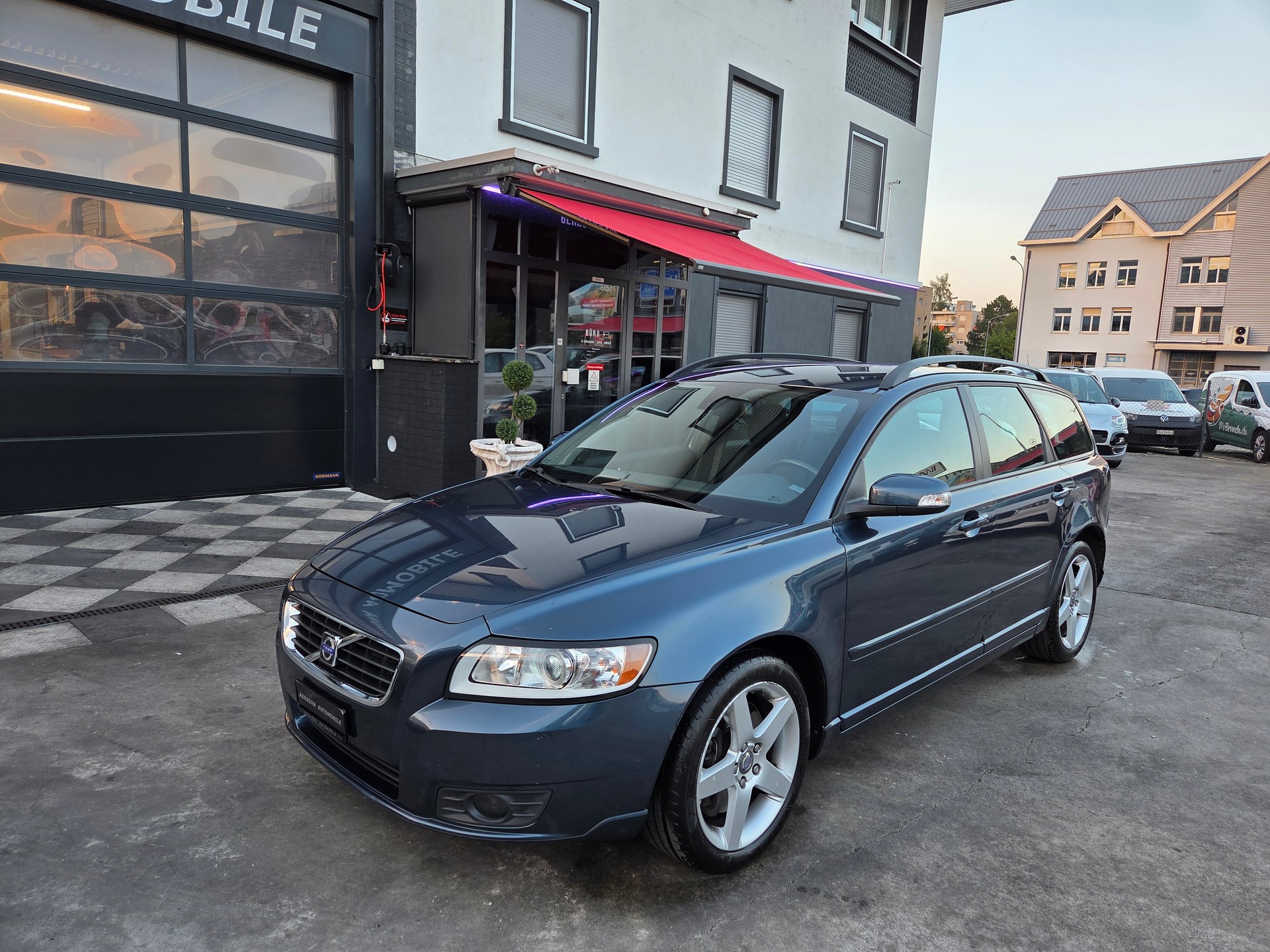 VOLVO V50 2.0D Kinetic Powershift-showroom-element-2