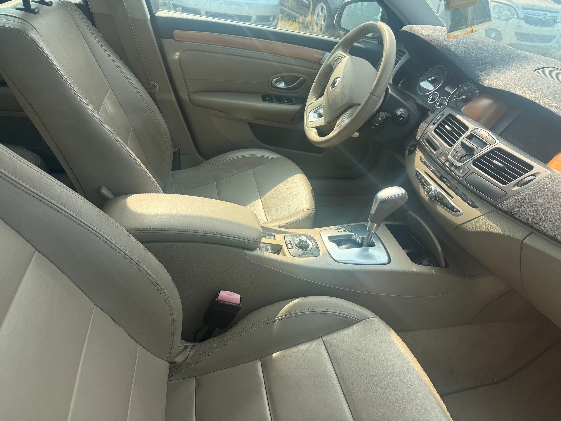 RENAULT Laguna Grandtour 2.0 dCi Dynamique Automatic-image-8