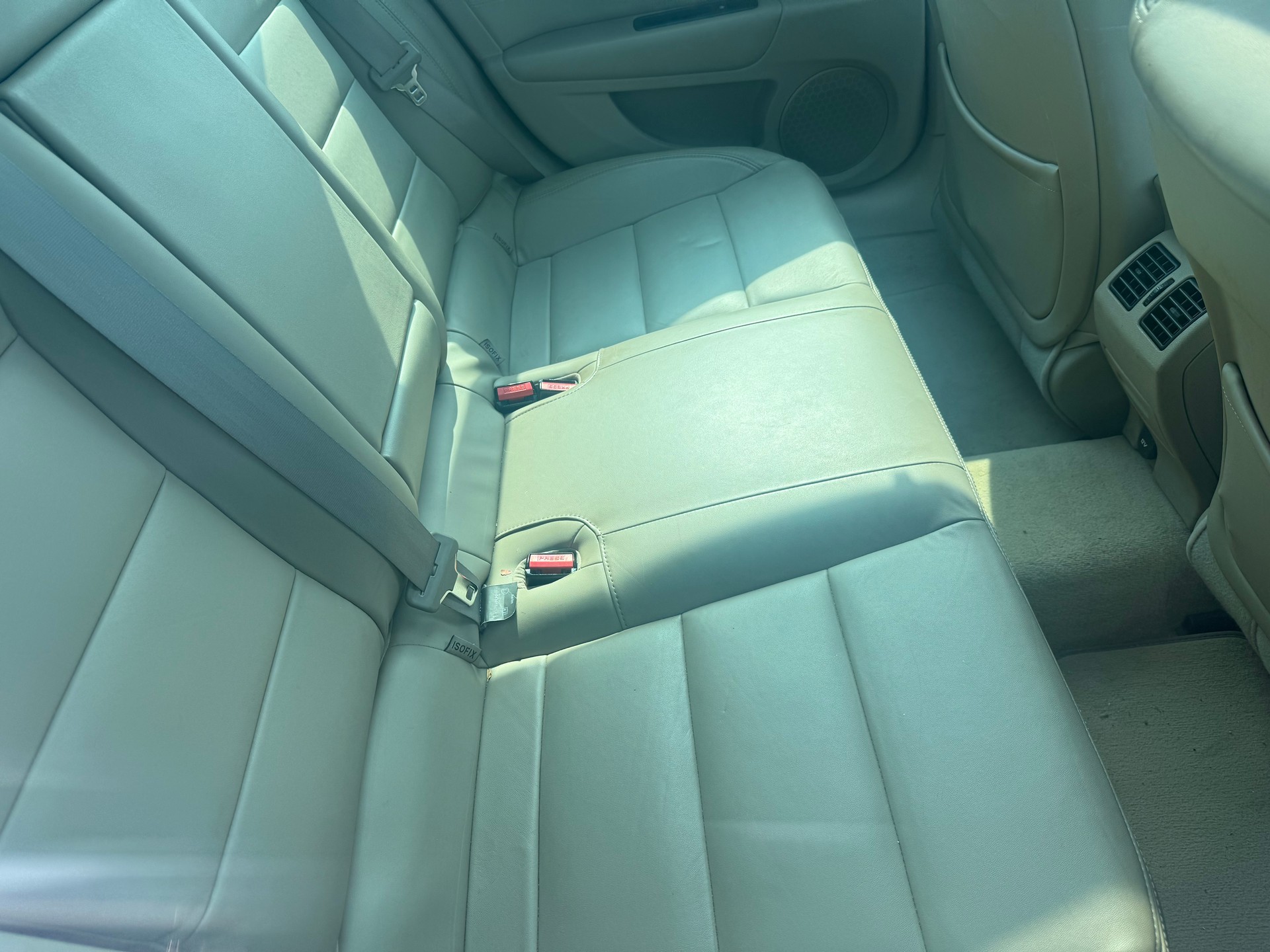 RENAULT Laguna Grandtour 2.0 dCi Dynamique Automatic-image-9