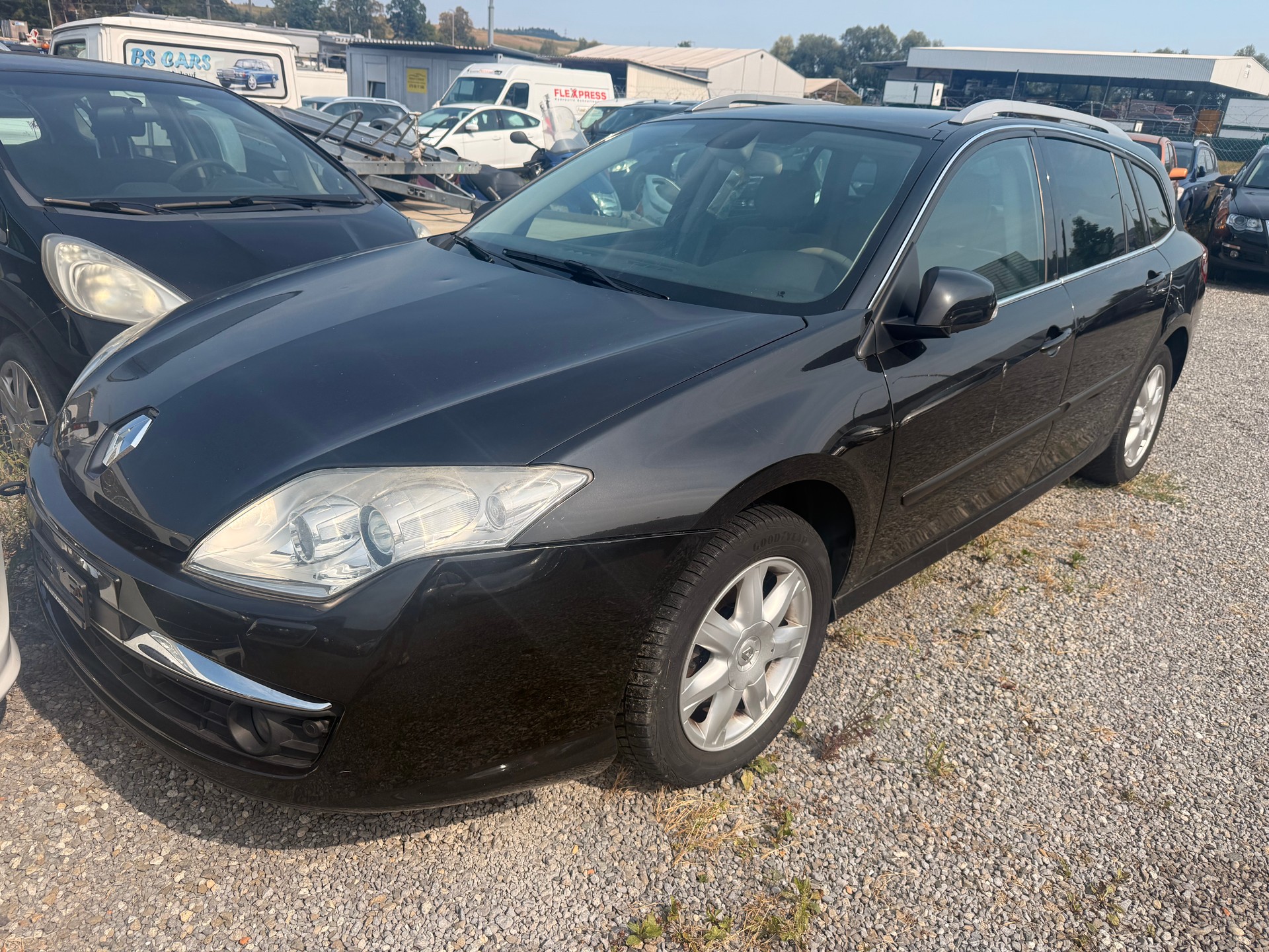 RENAULT Laguna Grandtour 2.0 dCi Dynamique Automatic-image-0