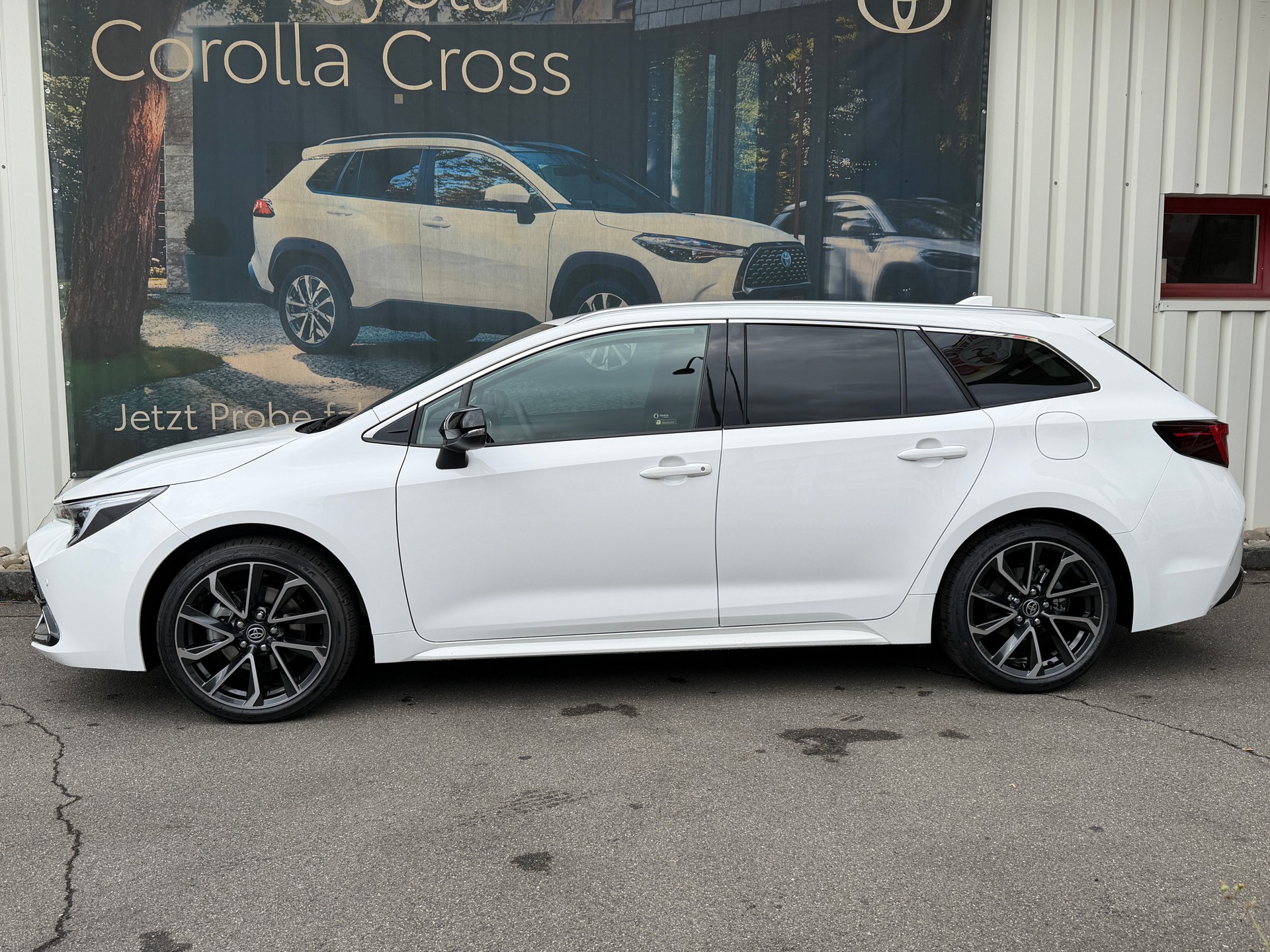 TOYOTA Corolla Touring Sports 2.0 HSD Premium e-CVT-image-1