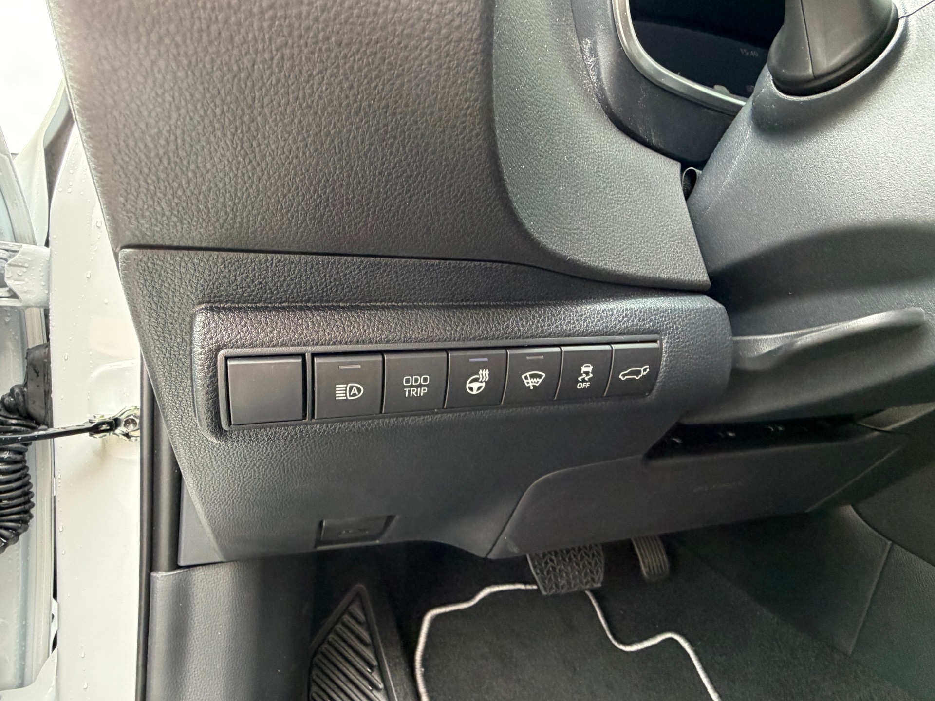 TOYOTA Corolla Touring Sports 2.0 HSD Premium e-CVT-image-11