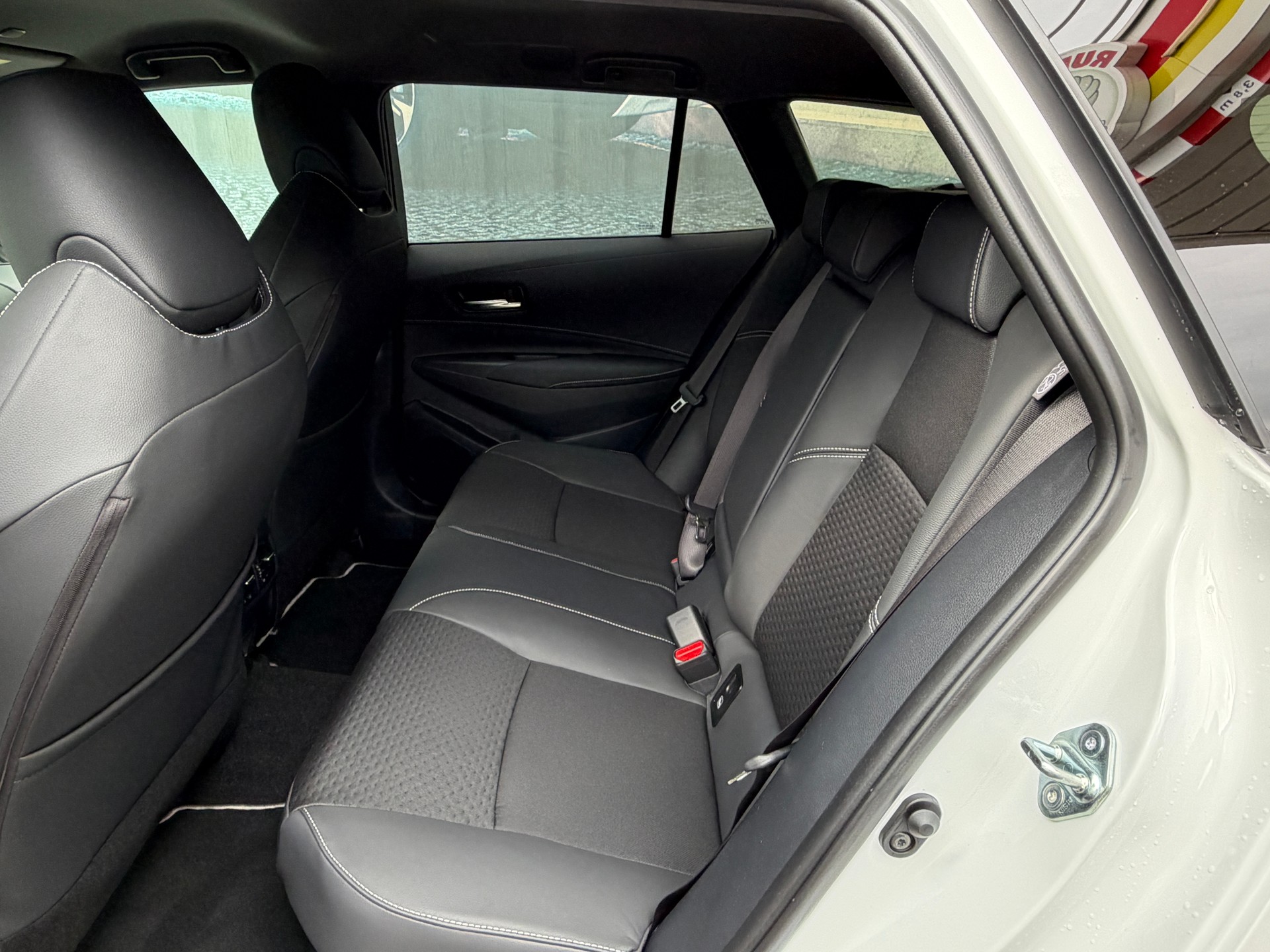 TOYOTA Corolla Touring Sports 2.0 HSD Premium e-CVT-image-8