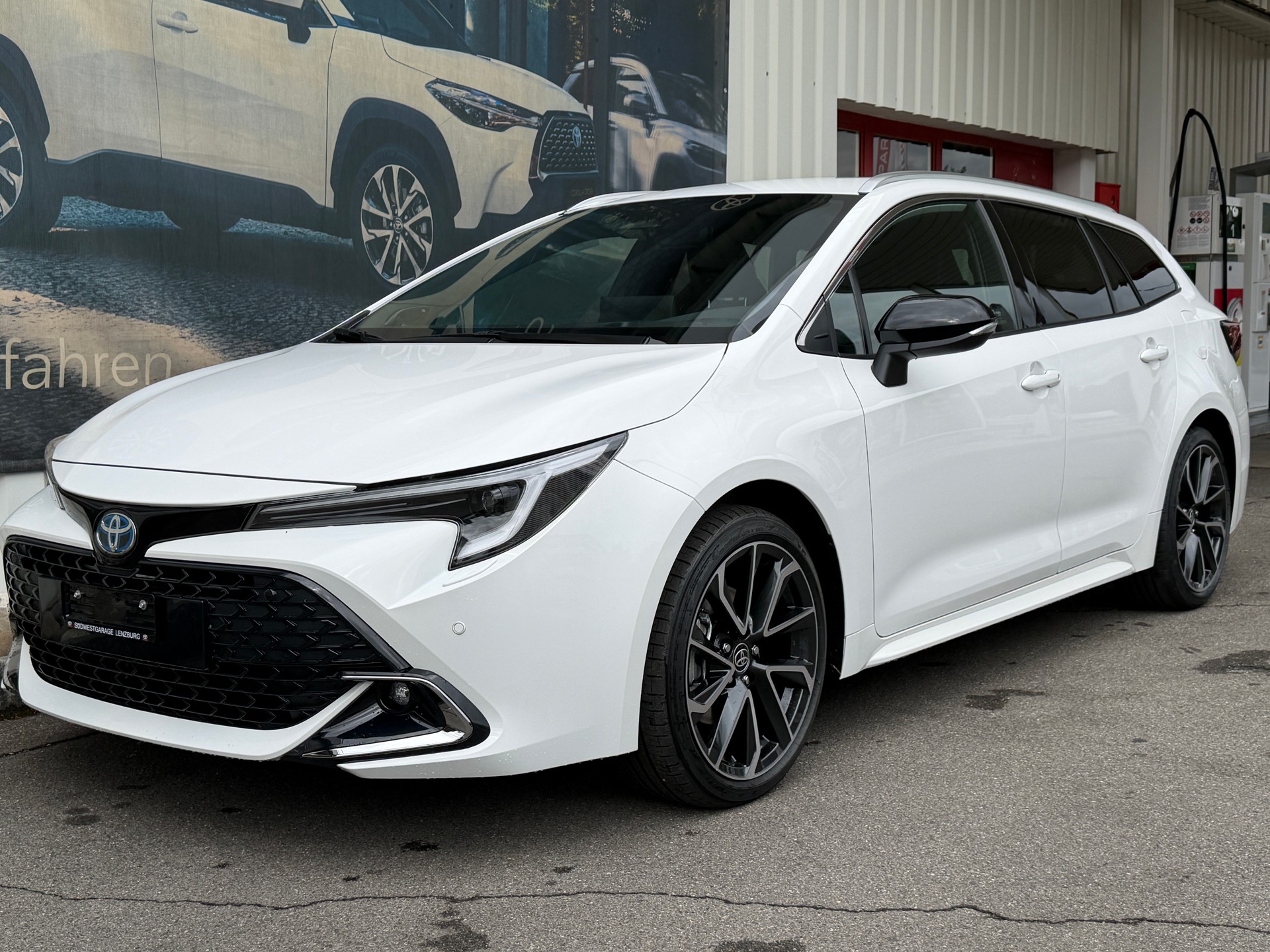 TOYOTA Corolla Touring Sports 2.0 HSD Premium e-CVT-image-2
