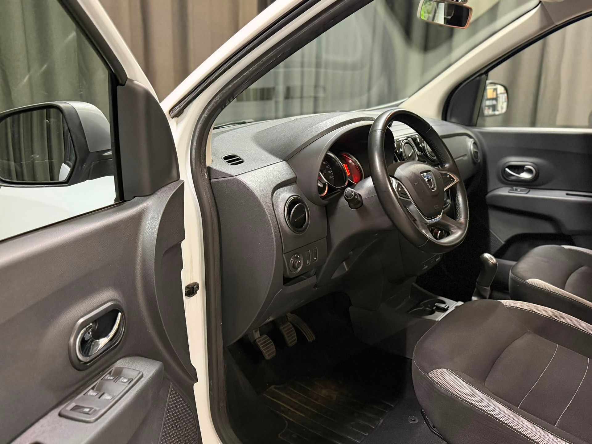 DACIA Lodgy 1.2 Turbo Ambiance 7PL-image-14