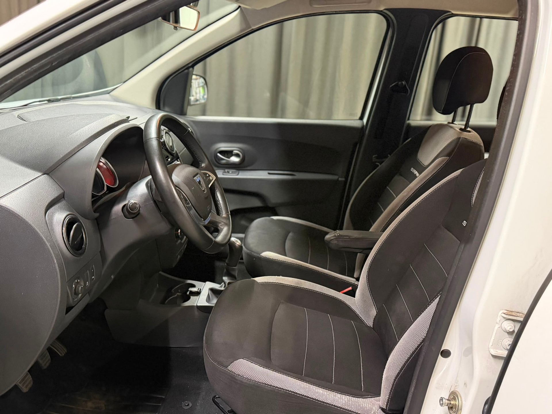 DACIA Lodgy 1.2 Turbo Ambiance 7PL-image-8