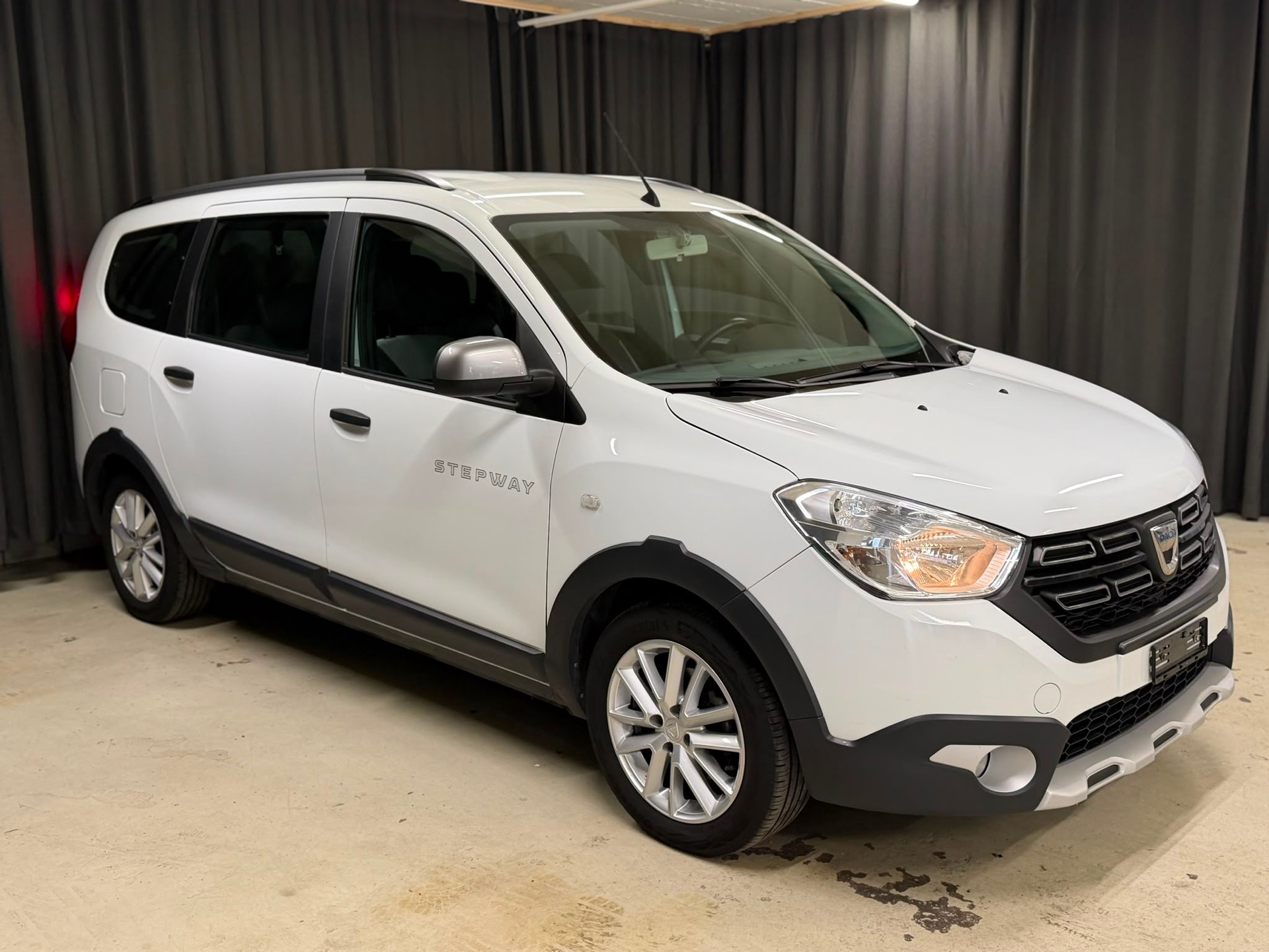 DACIA Lodgy 1.2 Turbo Ambiance 7PL-image-1