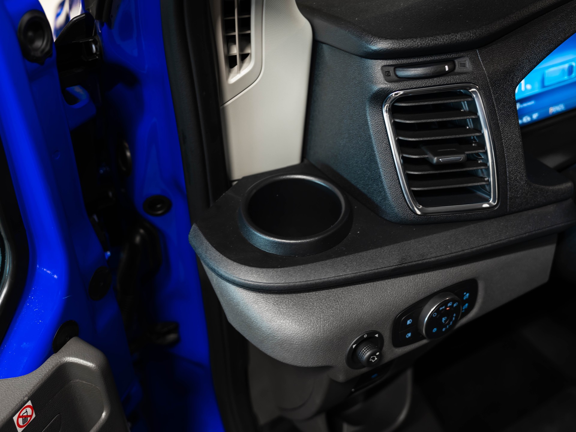 FORD E-Transit Van 350 L2 Basis RWD 68kWh-image-27
