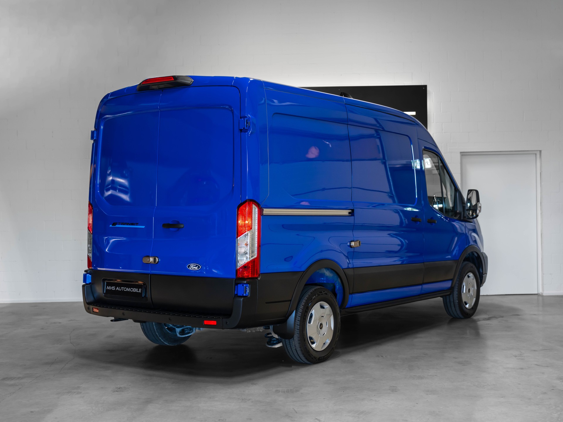 FORD E-Transit Van 350 L2 Basis RWD 68kWh-image-4