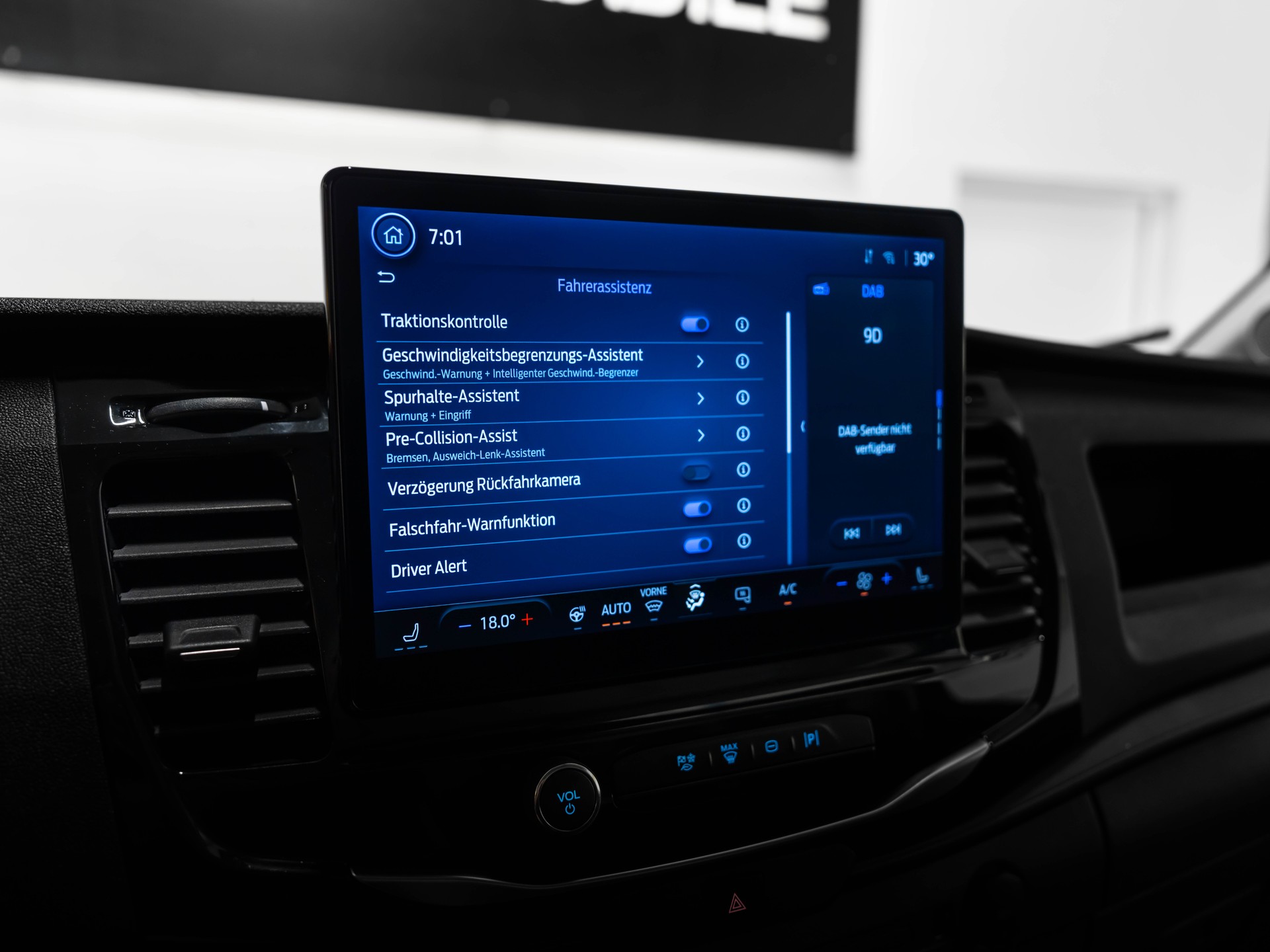 FORD E-Transit Van 350 L2 Basis RWD 68kWh-image-37