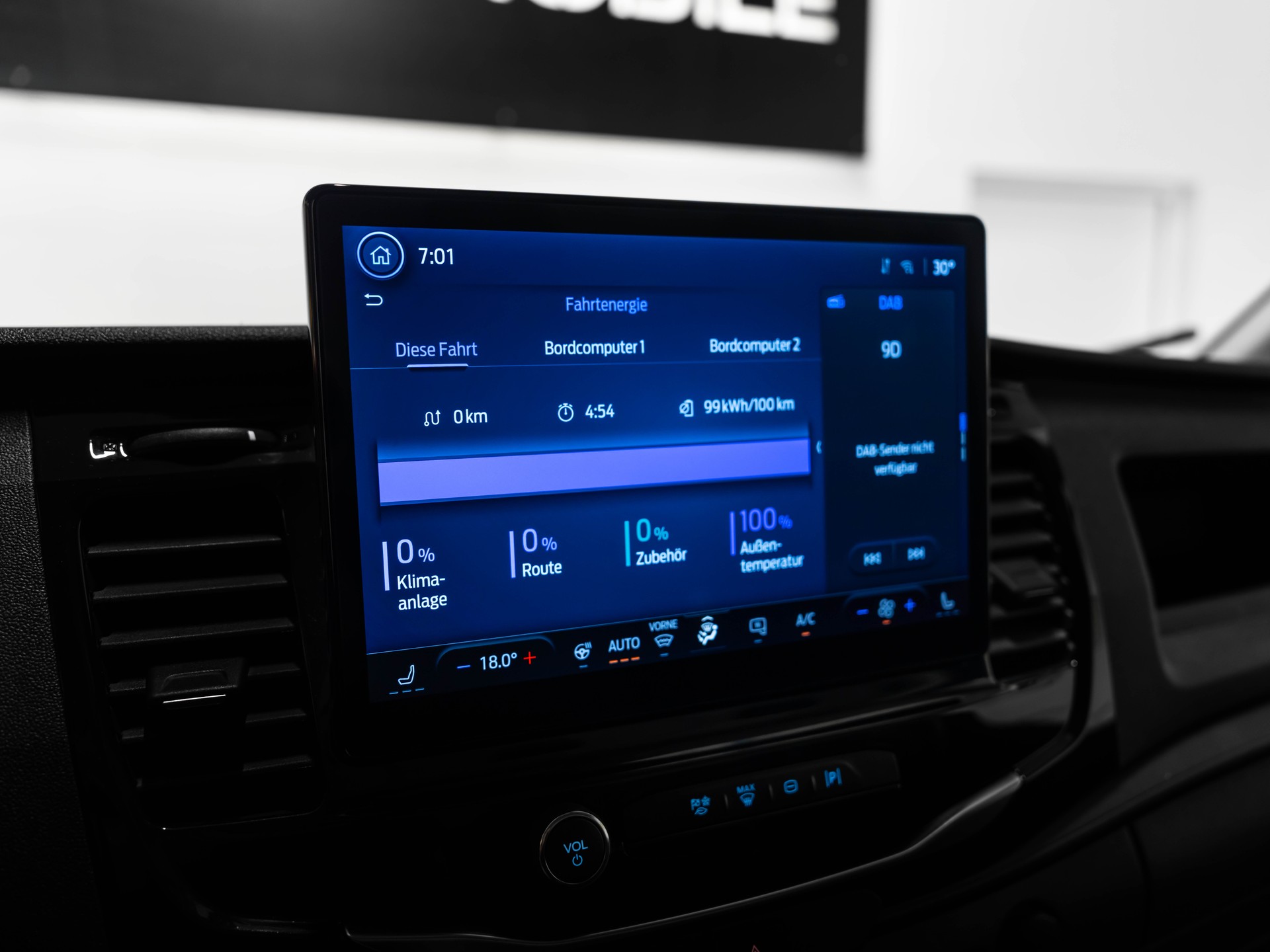 FORD E-Transit Van 350 L2 Basis RWD 68kWh-image-38