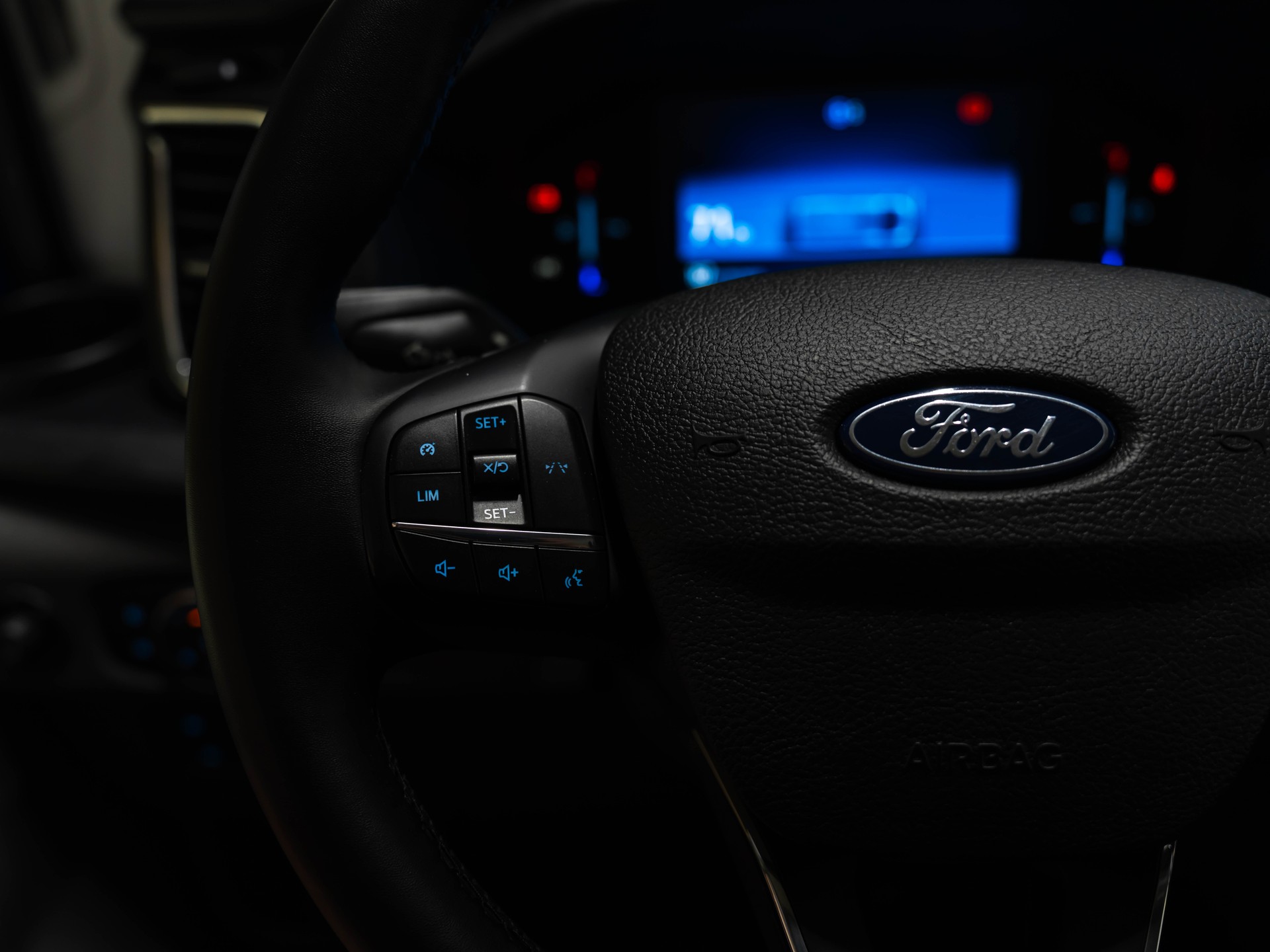 FORD E-Transit Van 350 L2 Basis RWD 68kWh-image-31