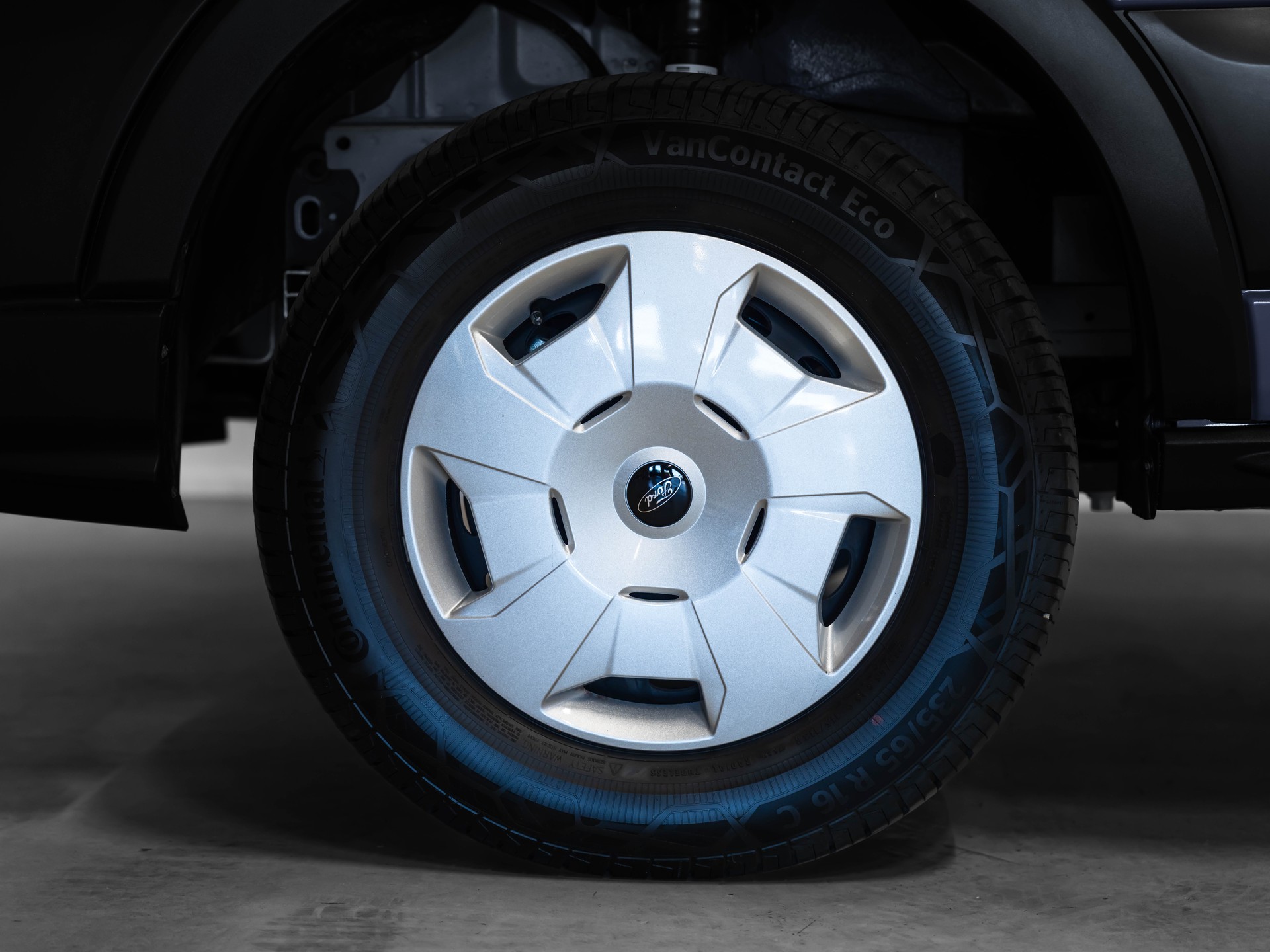 FORD E-Transit Van 350 L2 Basis RWD 68kWh-image-18
