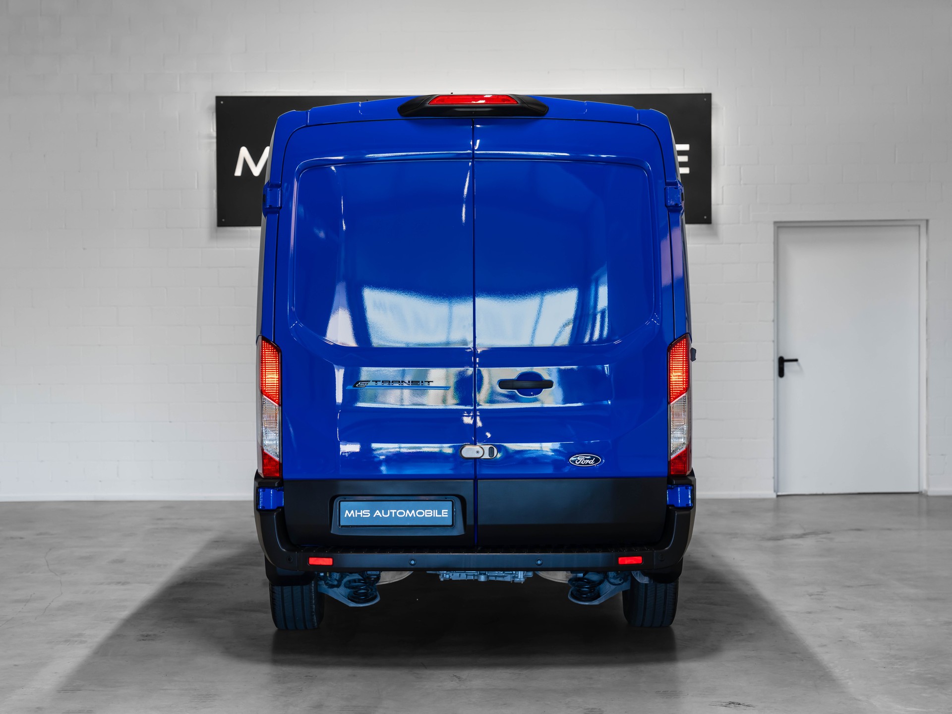 FORD E-Transit Van 350 L2 Basis RWD 68kWh-image-3