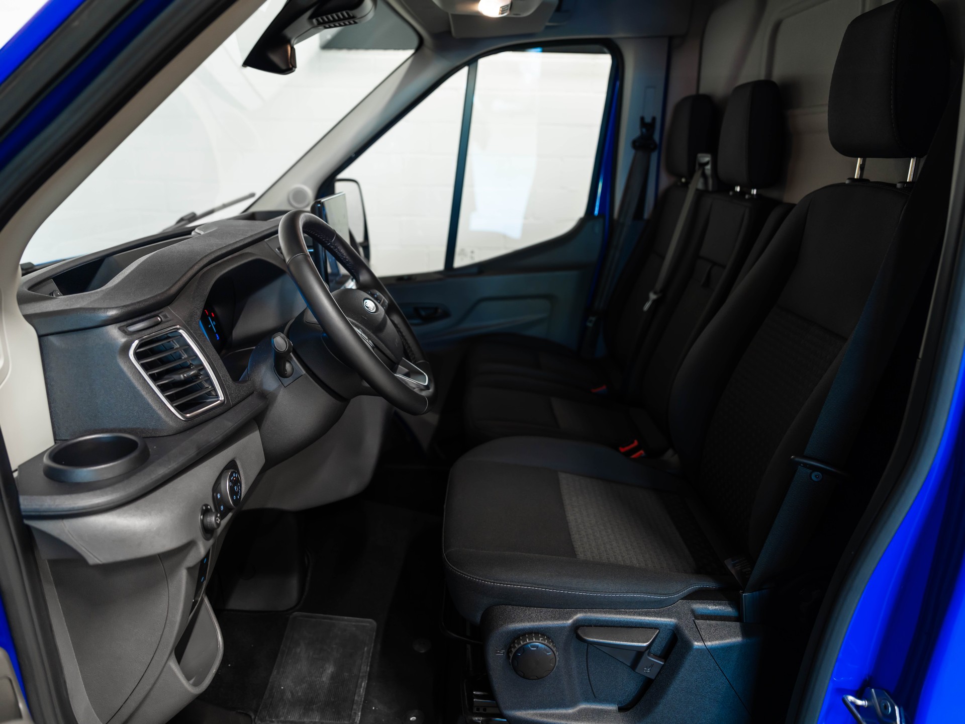 FORD E-Transit Van 350 L2 Basis RWD 68kWh-image-8