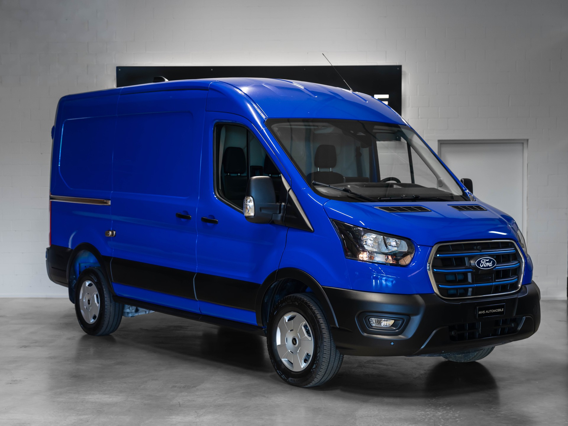 FORD E-Transit Van 350 L2 Basis RWD 68kWh-image-5