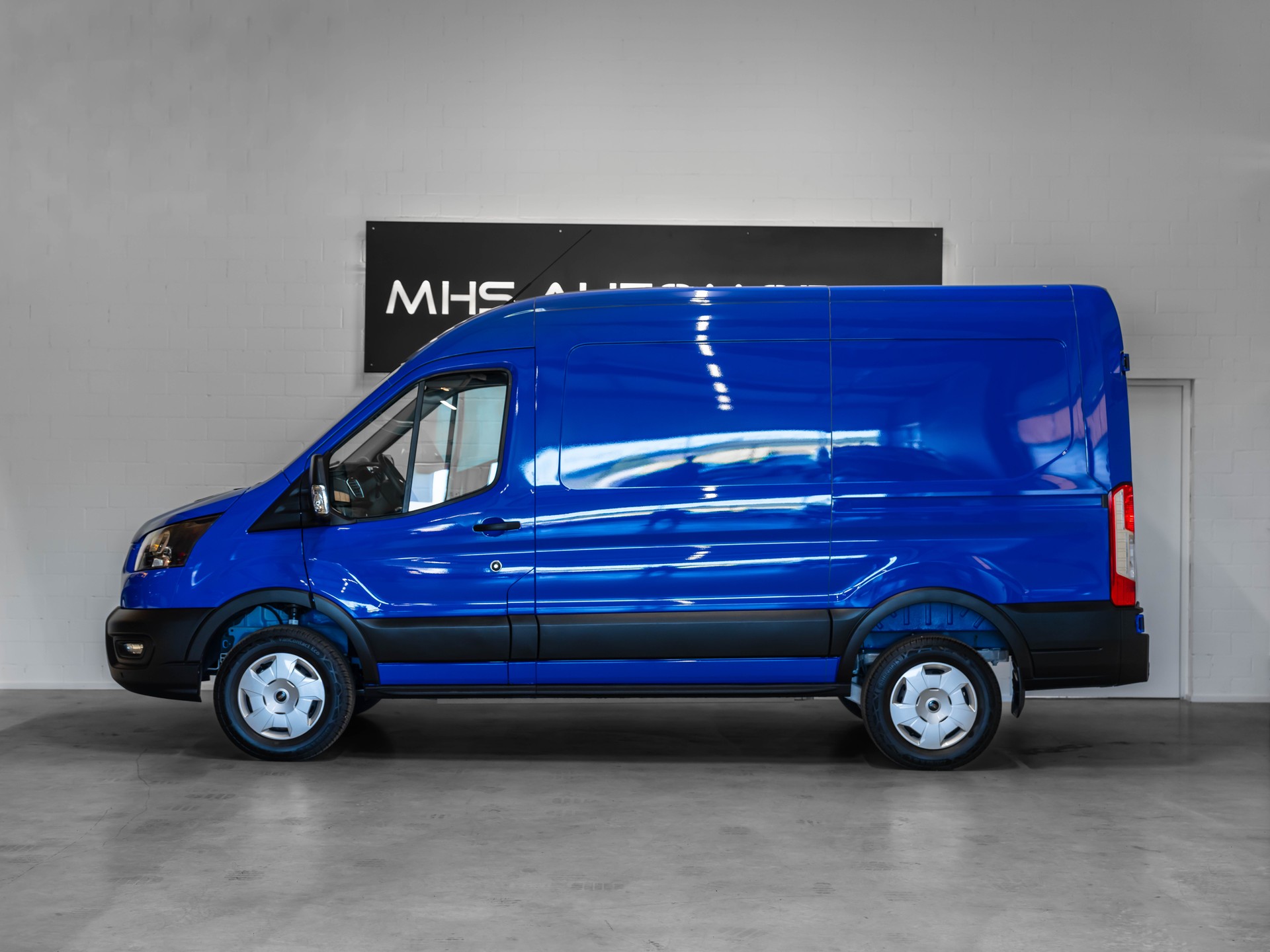FORD E-Transit Van 350 L2 Basis RWD 68kWh-image-1