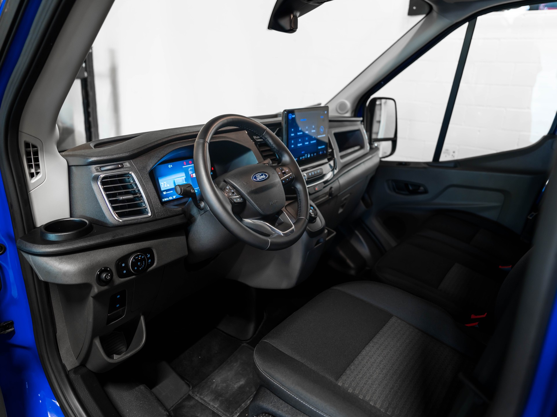 FORD E-Transit Van 350 L2 Basis RWD 68kWh-image-7