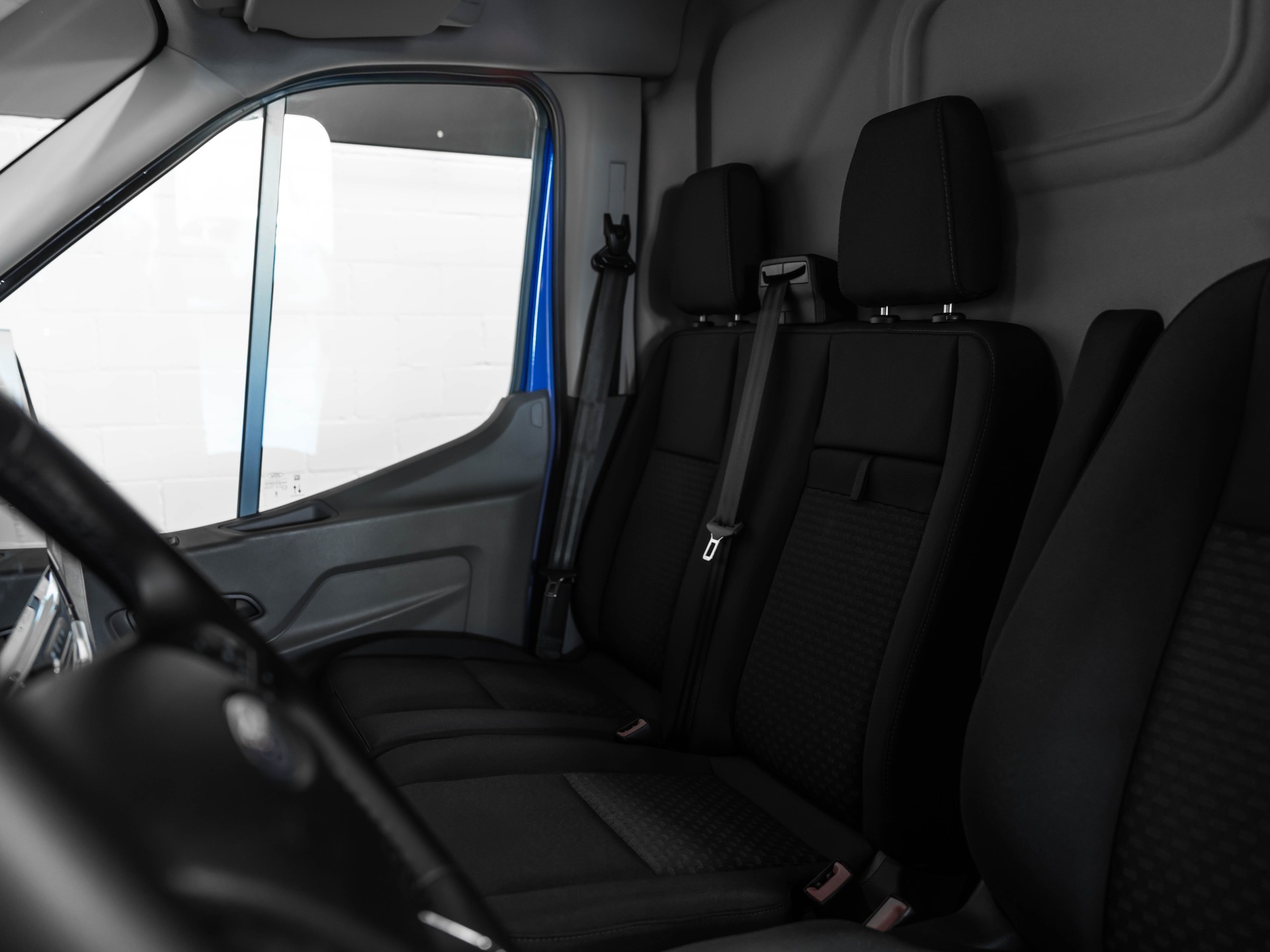 FORD E-Transit Van 350 L2 Basis RWD 68kWh-image-10