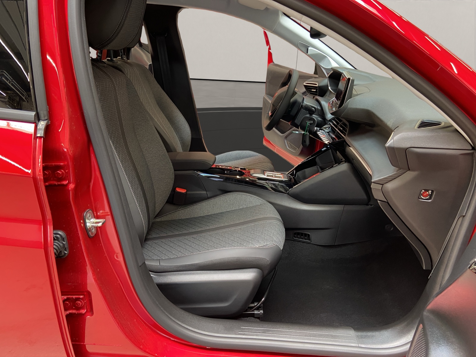 PEUGEOT 208 1.2 Hybrid Allure-image-11