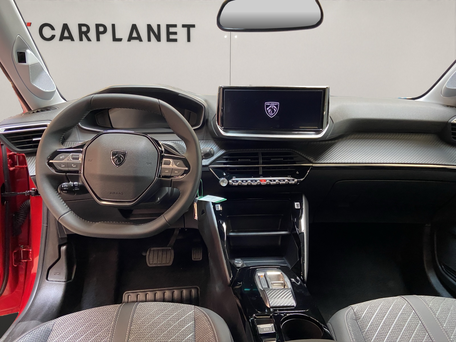 PEUGEOT 208 1.2 Hybrid Allure-image-5