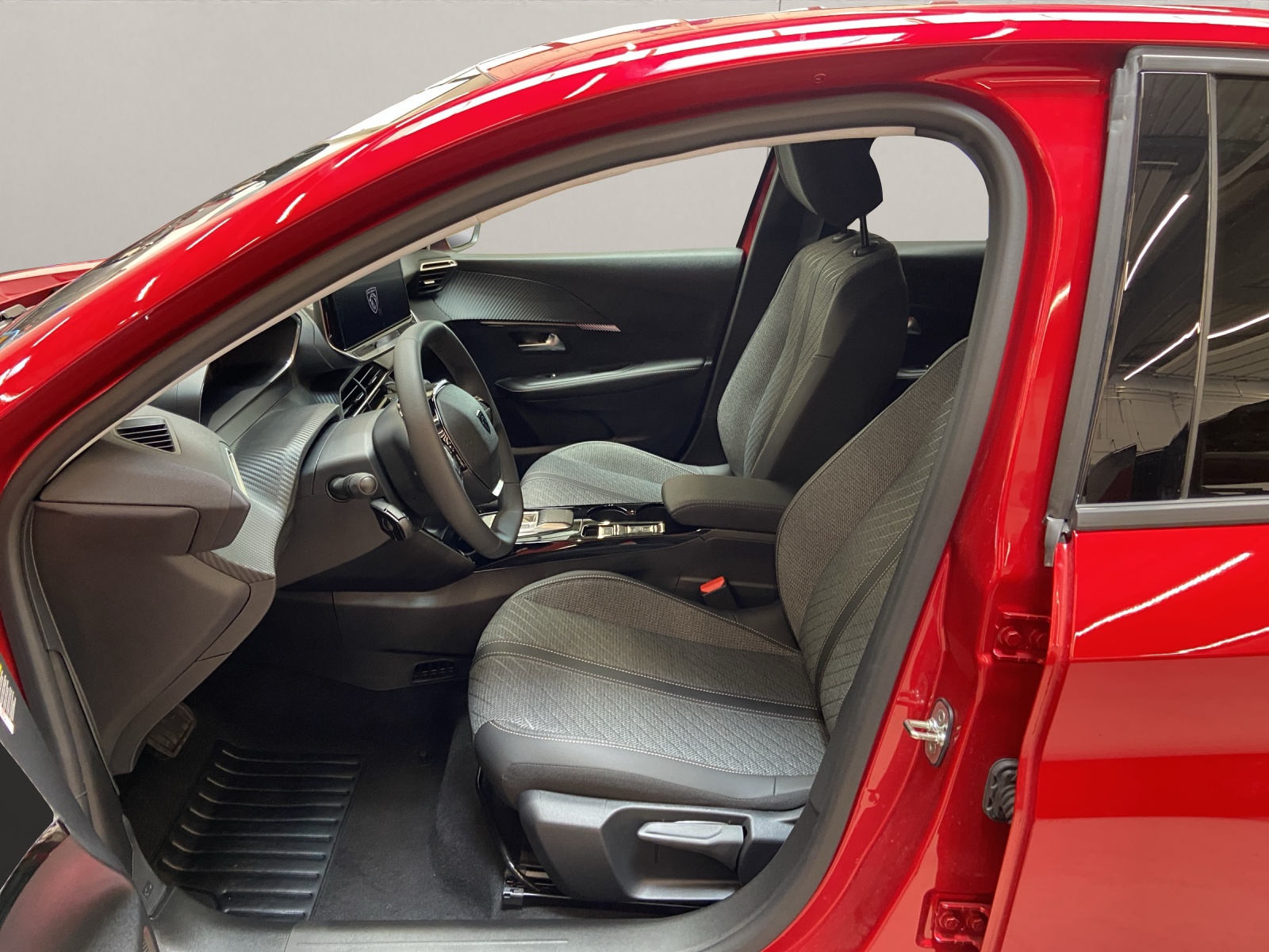 PEUGEOT 208 1.2 Hybrid Allure-image-4