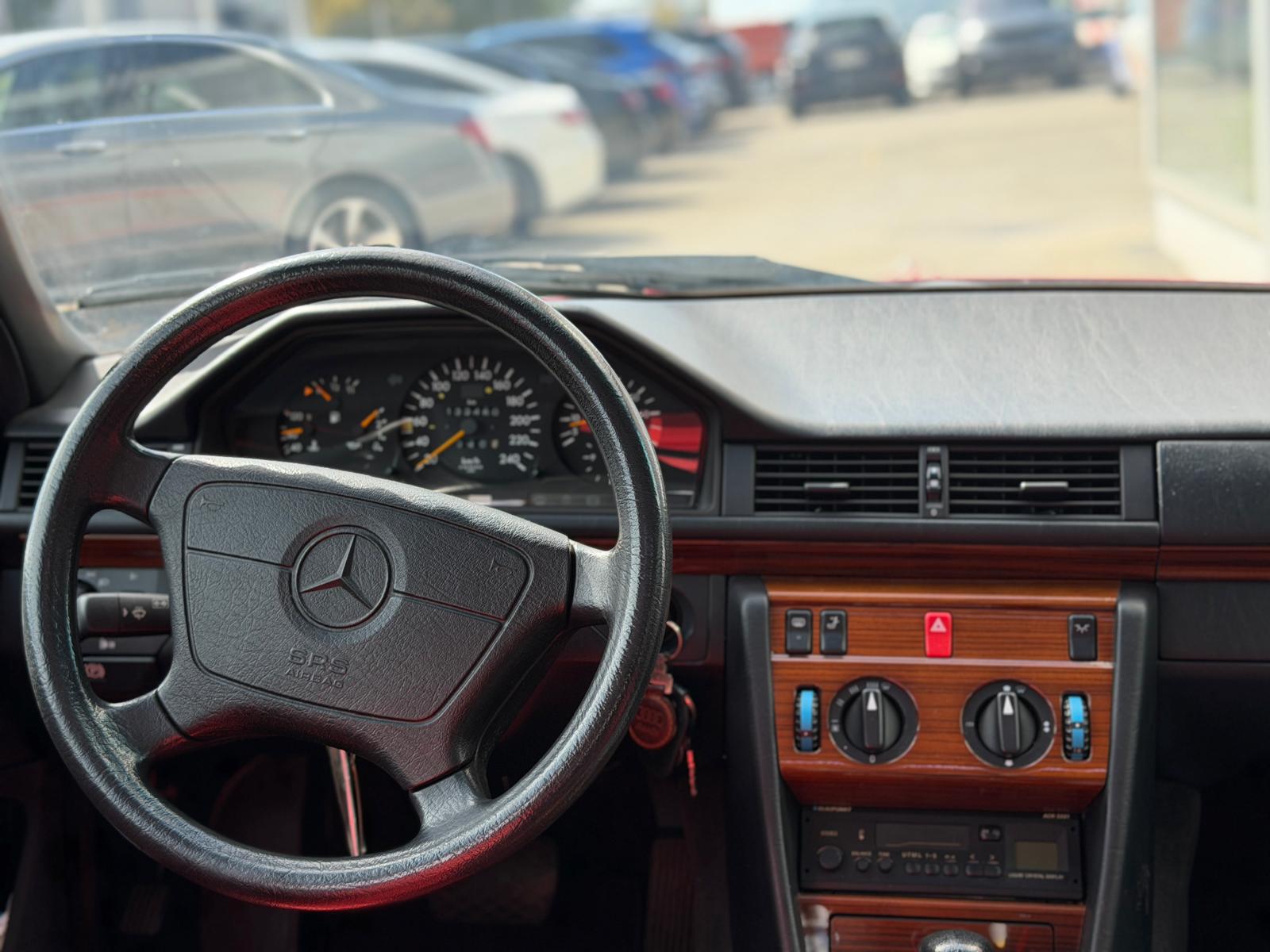 MERCEDES-BENZ E 200 Business Automatic-image-6