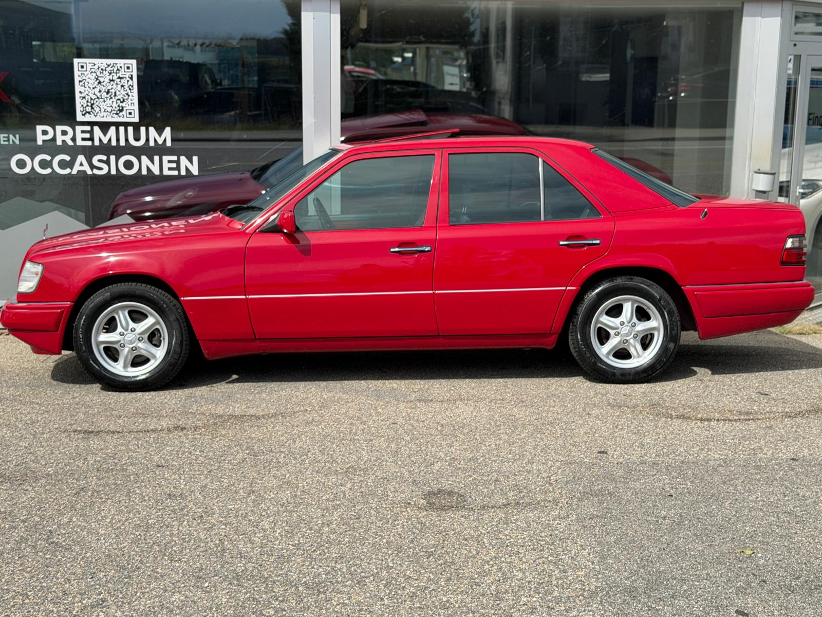 MERCEDES-BENZ E 200 Business Automatic-image-2