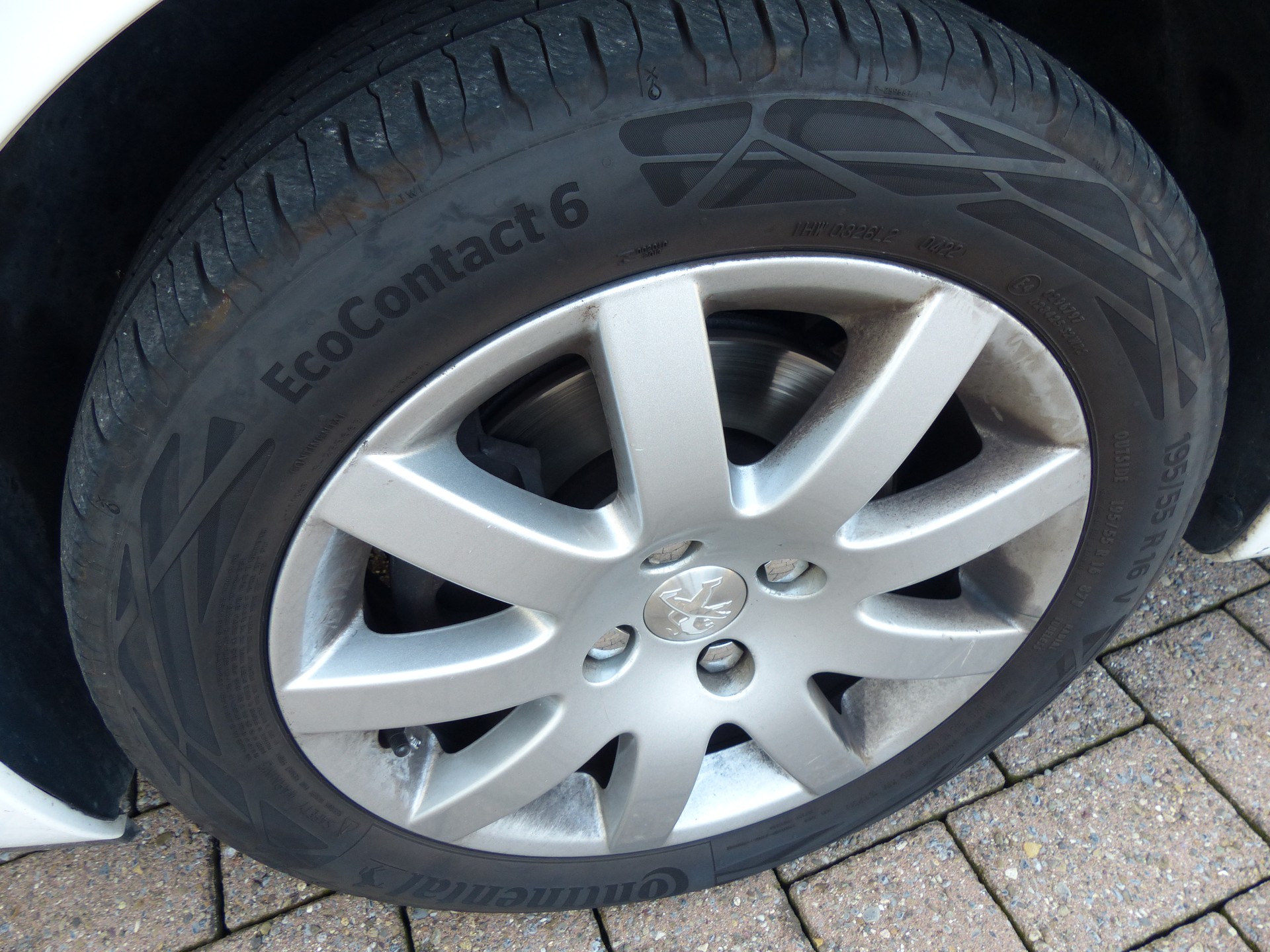 PEUGEOT 207 1.6 16V Swiss Edition-image-13