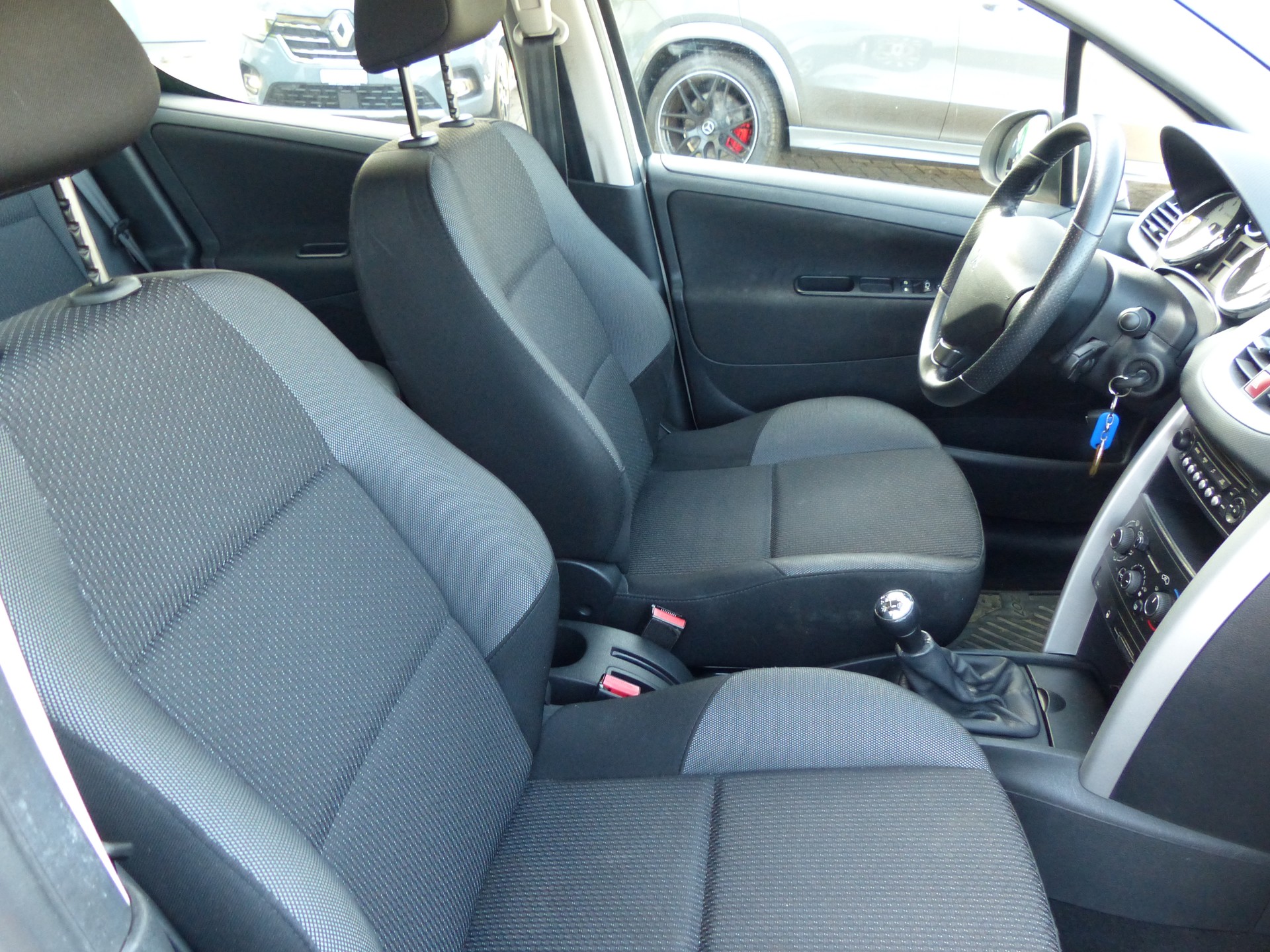 PEUGEOT 207 1.6 16V Swiss Edition-image-15