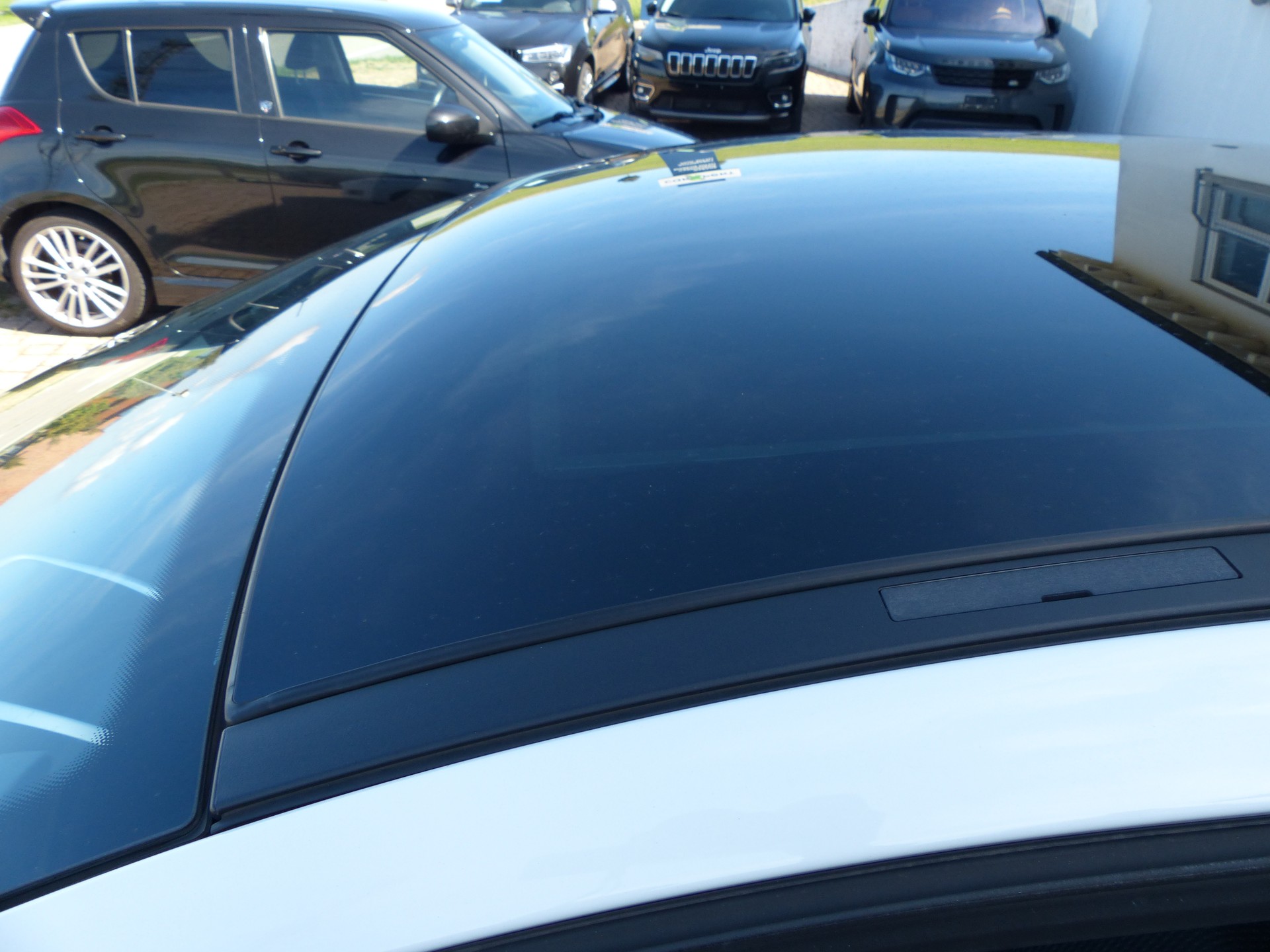 PEUGEOT 207 1.6 16V Swiss Edition-image-9