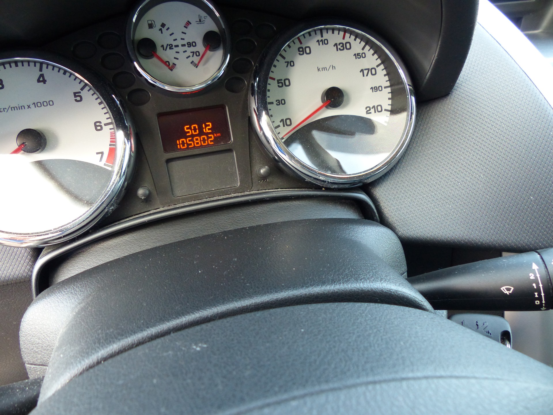 PEUGEOT 207 1.6 16V Swiss Edition-image-17