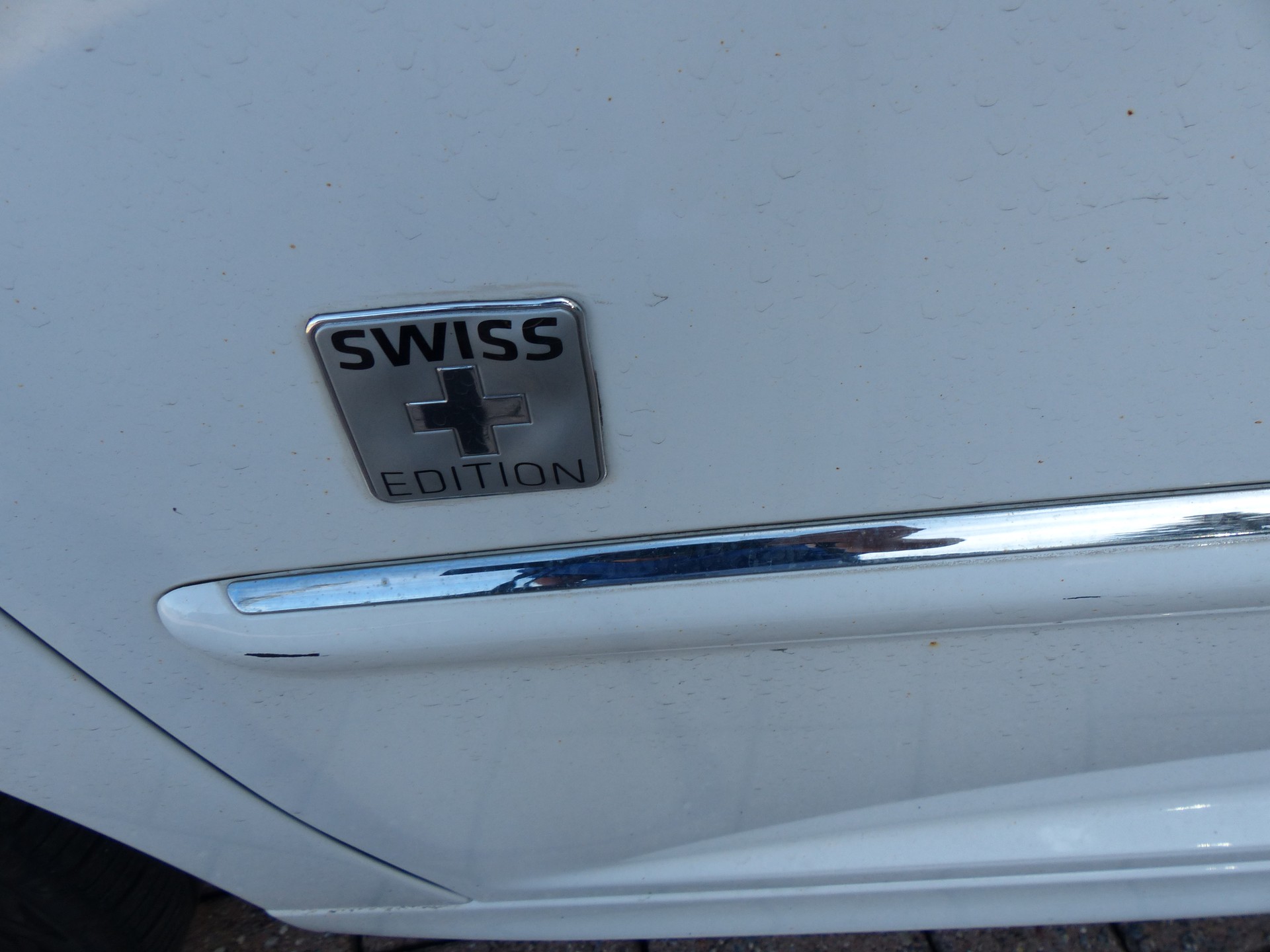 PEUGEOT 207 1.6 16V Swiss Edition-image-8