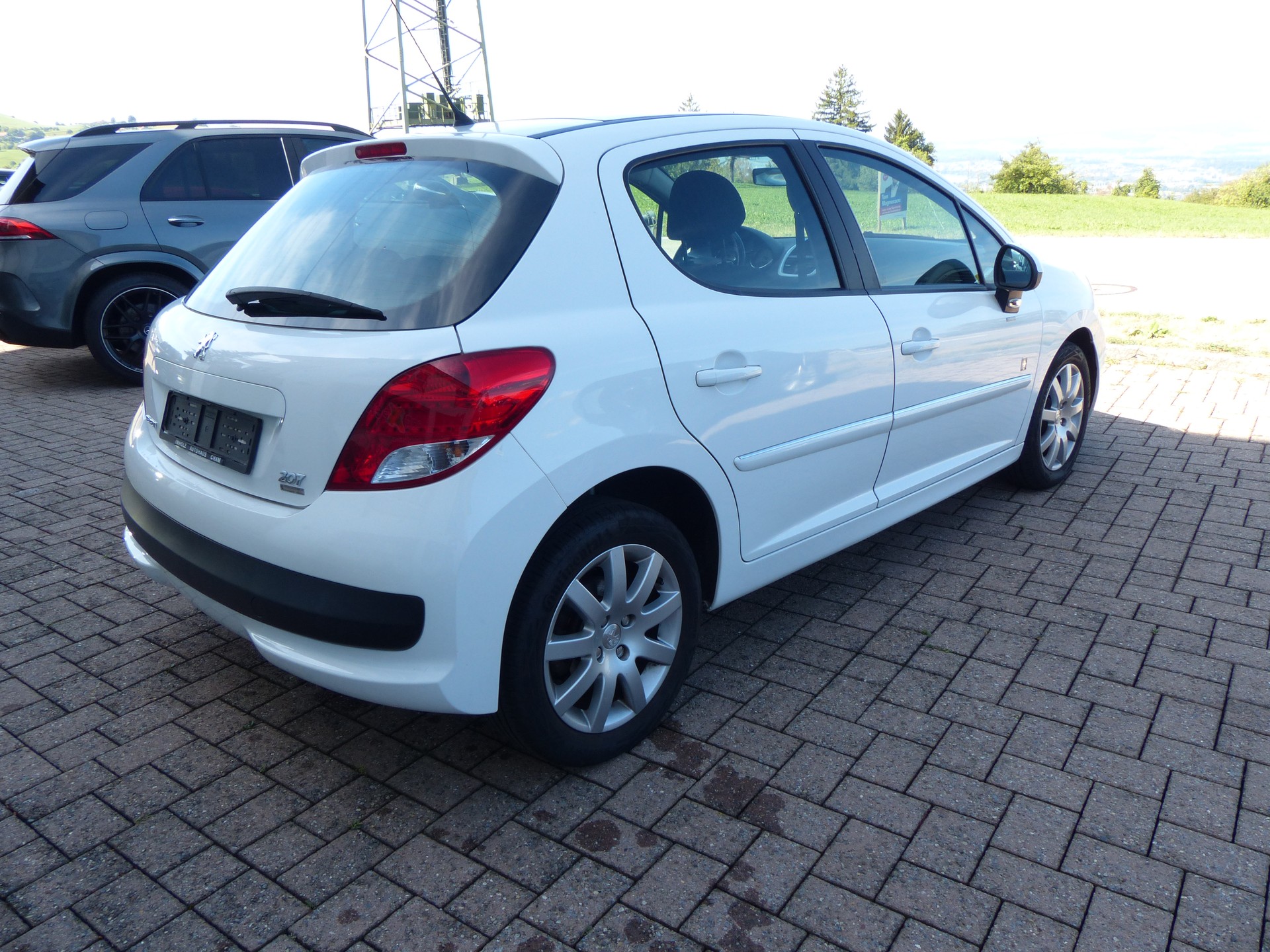 PEUGEOT 207 1.6 16V Swiss Edition-image-5